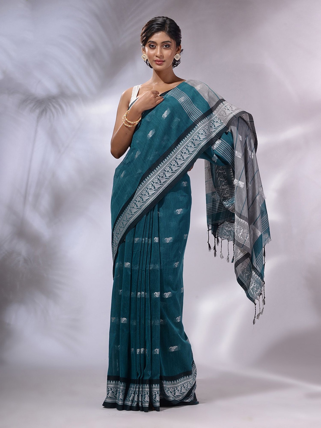

Charukriti Ethnic Woven Design Pure Cotton Handloom Saree, Teal