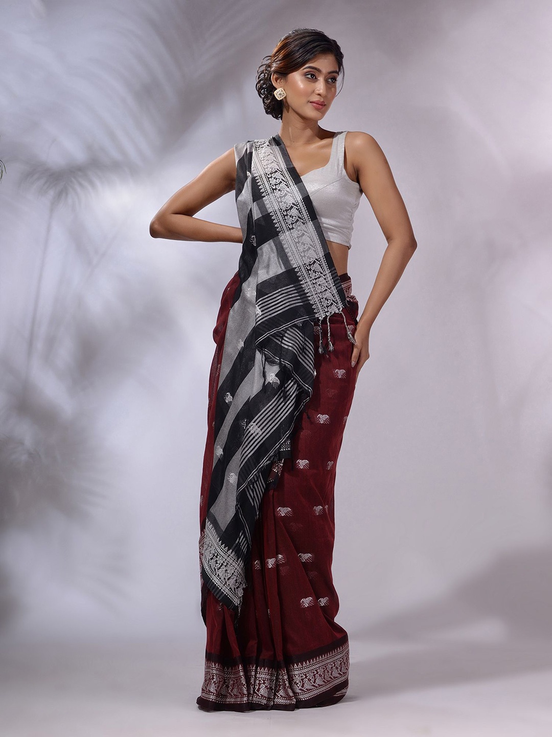 

Charukriti Woven Design Zari Handloom Pure Cotton Saree, Maroon