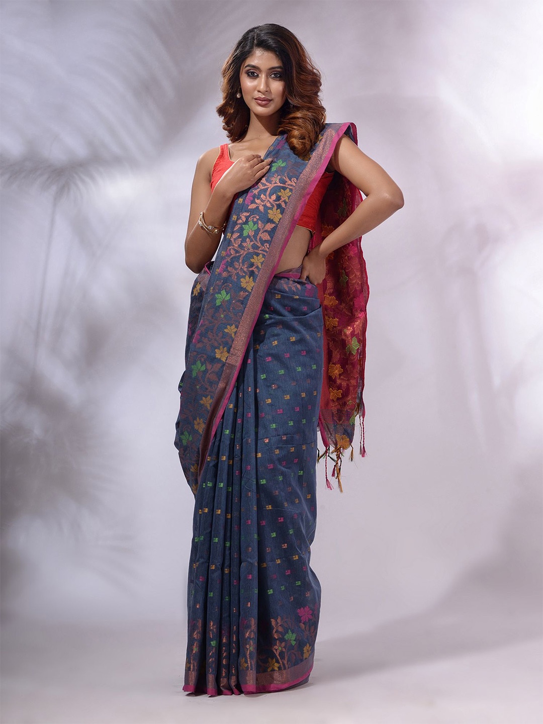 

Charukriti Woven Design Silk Cotton Handloom Saree, Grey