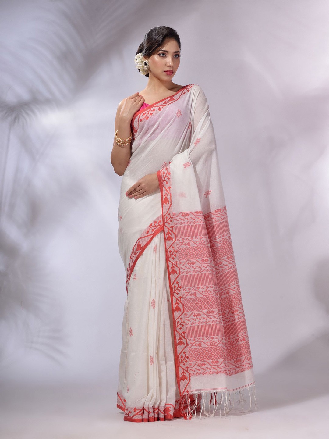 

Charukriti Woven Design Pure Cotton Handloom Saree, White