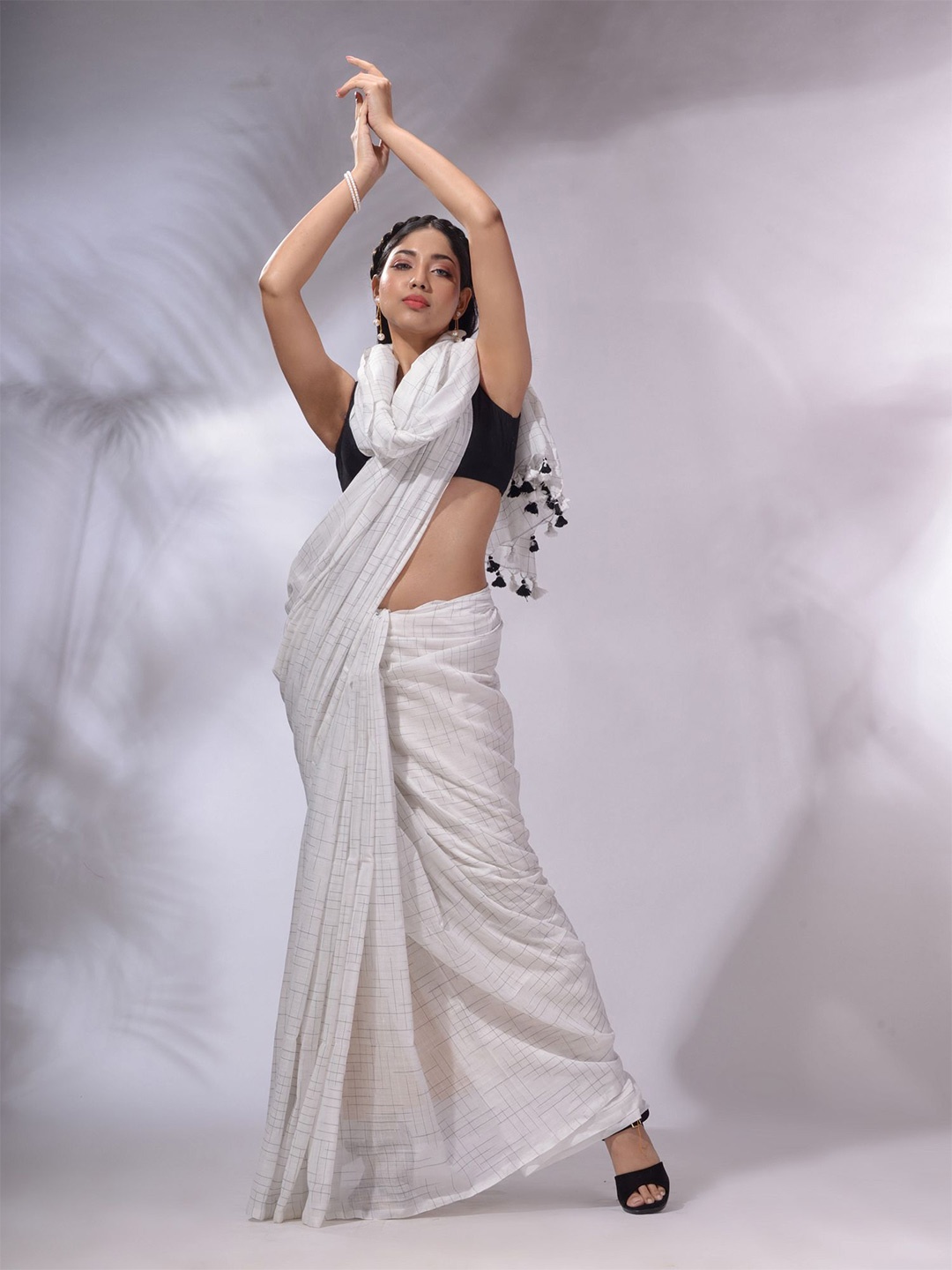

Charukriti Checked Pure Cotton Handloom Saree, White