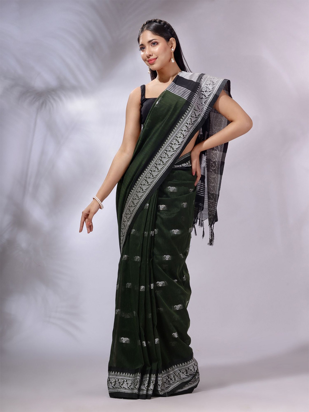 

Charukriti Woven Design Zari Pure Cotton Saree, Green