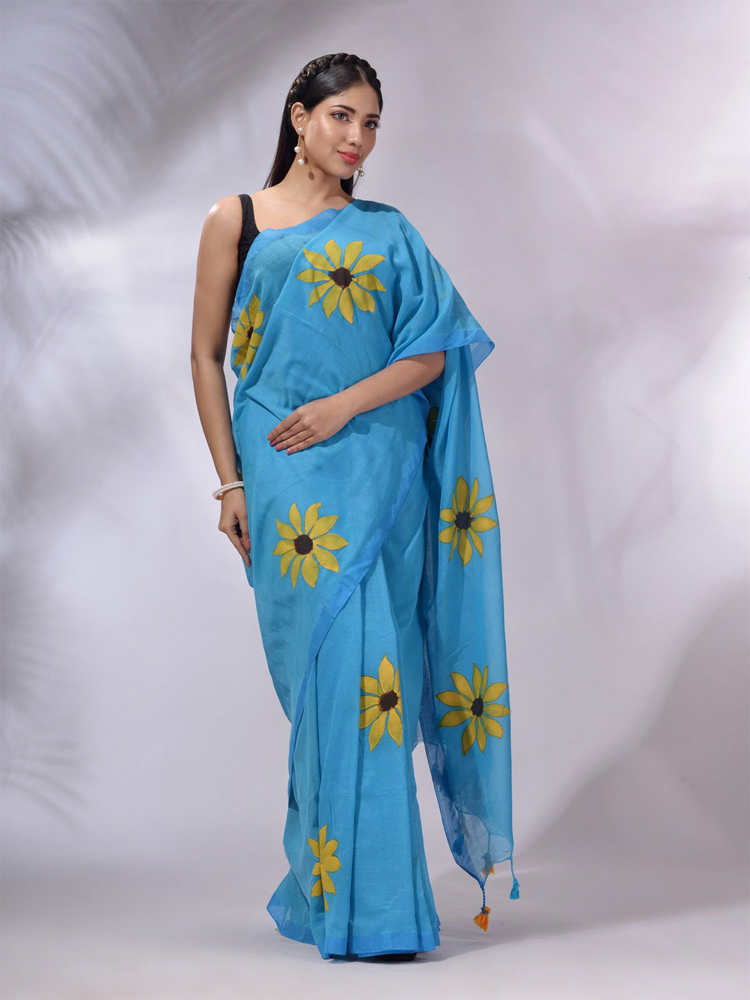 

Charukriti Floral Printed Pure Cotton Handloom Saree, Blue