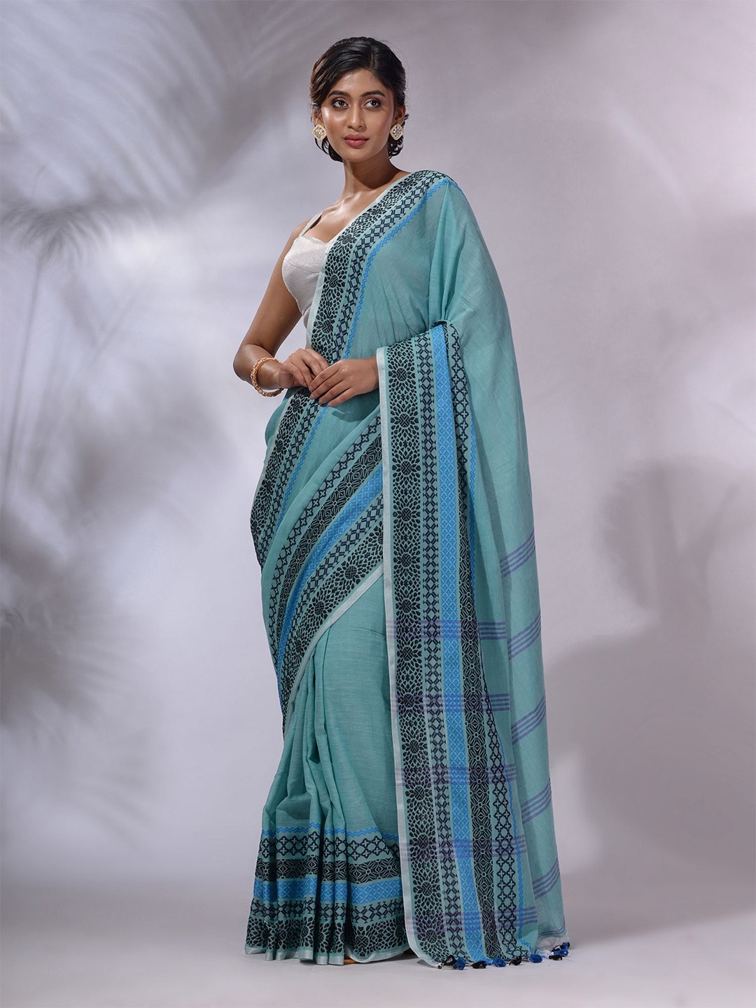 

Charukriti Embroidered Pure Cotton Handloom Saree, Sea green