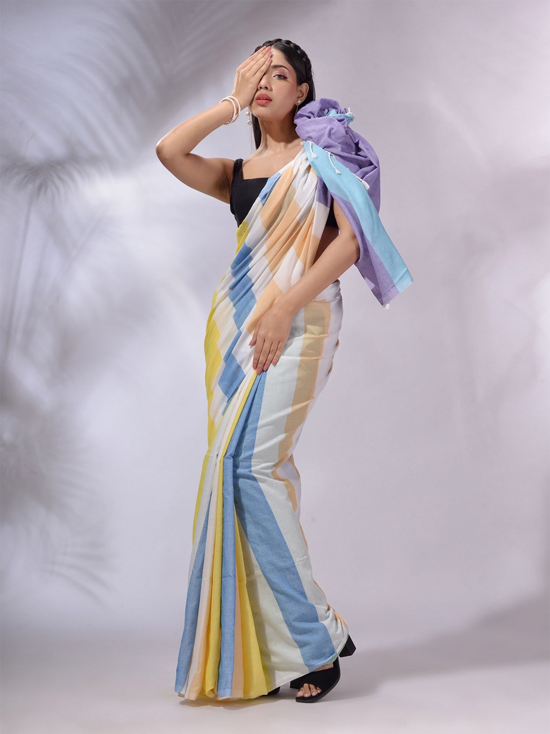 

Charukriti Colourblocked Pure Cotton Handloom Saree, Yellow