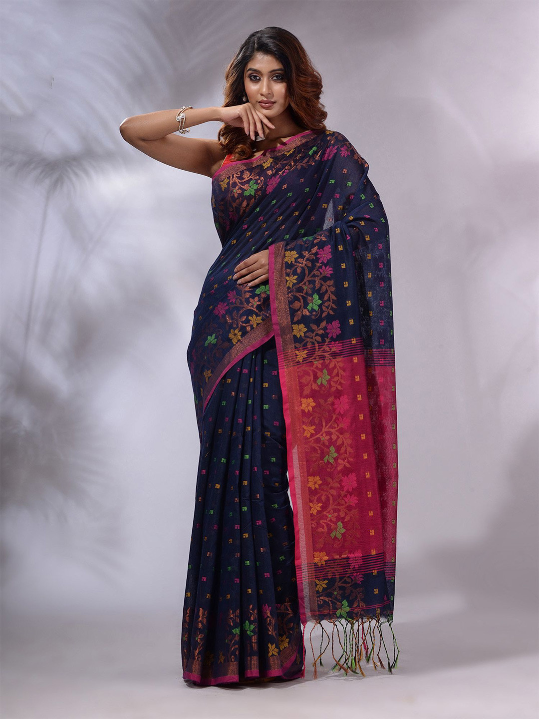 

Charukriti Floral Woven Design Silk Cotton Handloom Saree, Navy blue