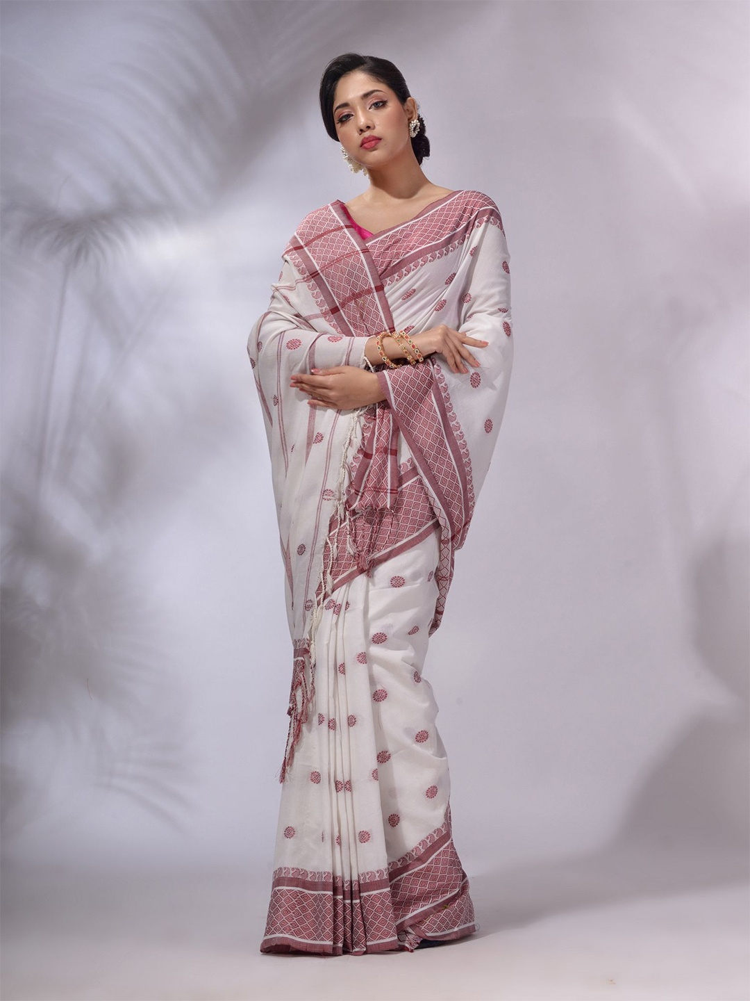 

Charukriti Floral Woven Design Pure Cotton Saree, White