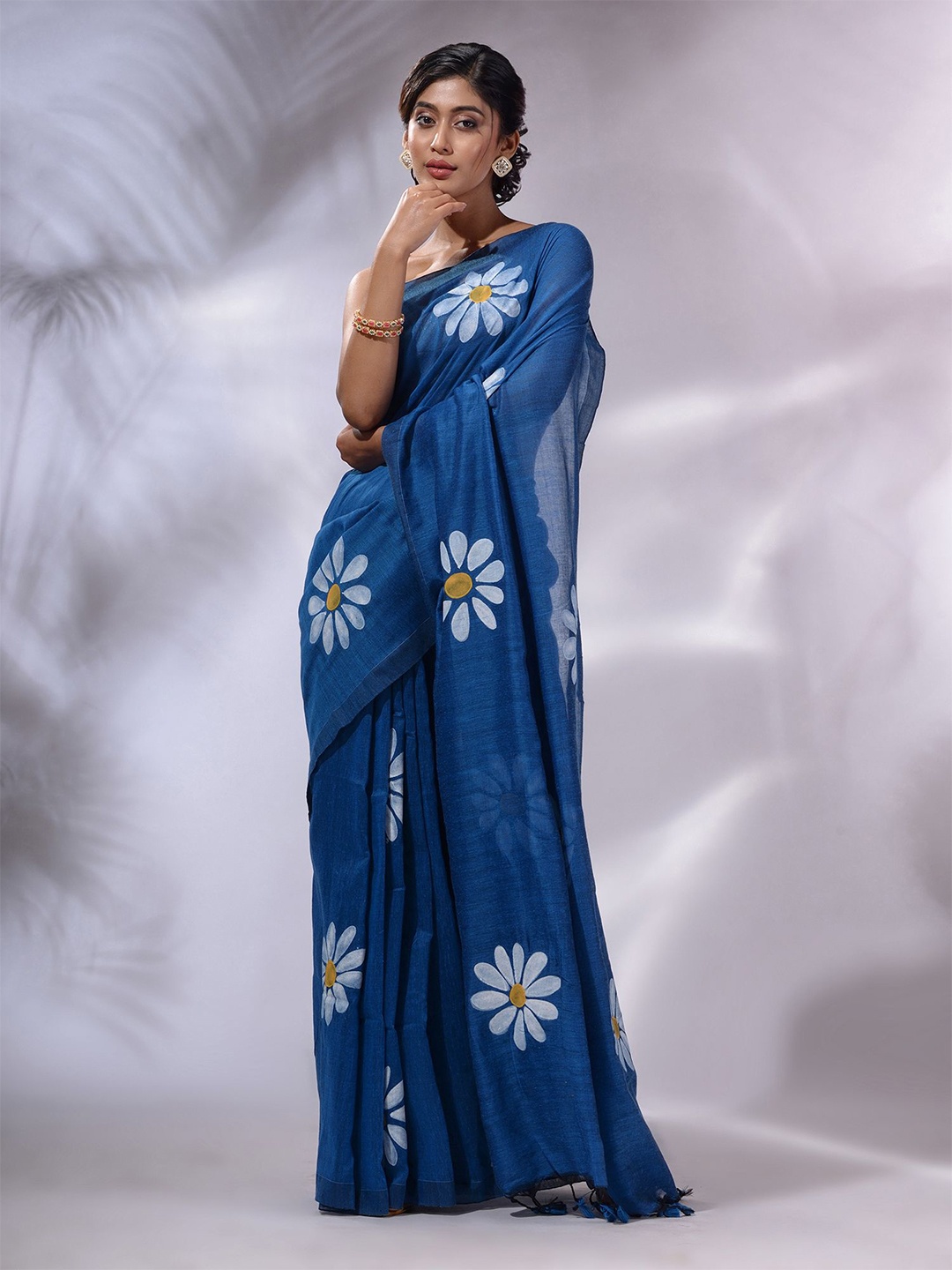 

Charukriti Floral Printed Pure Cotton Saree, Blue