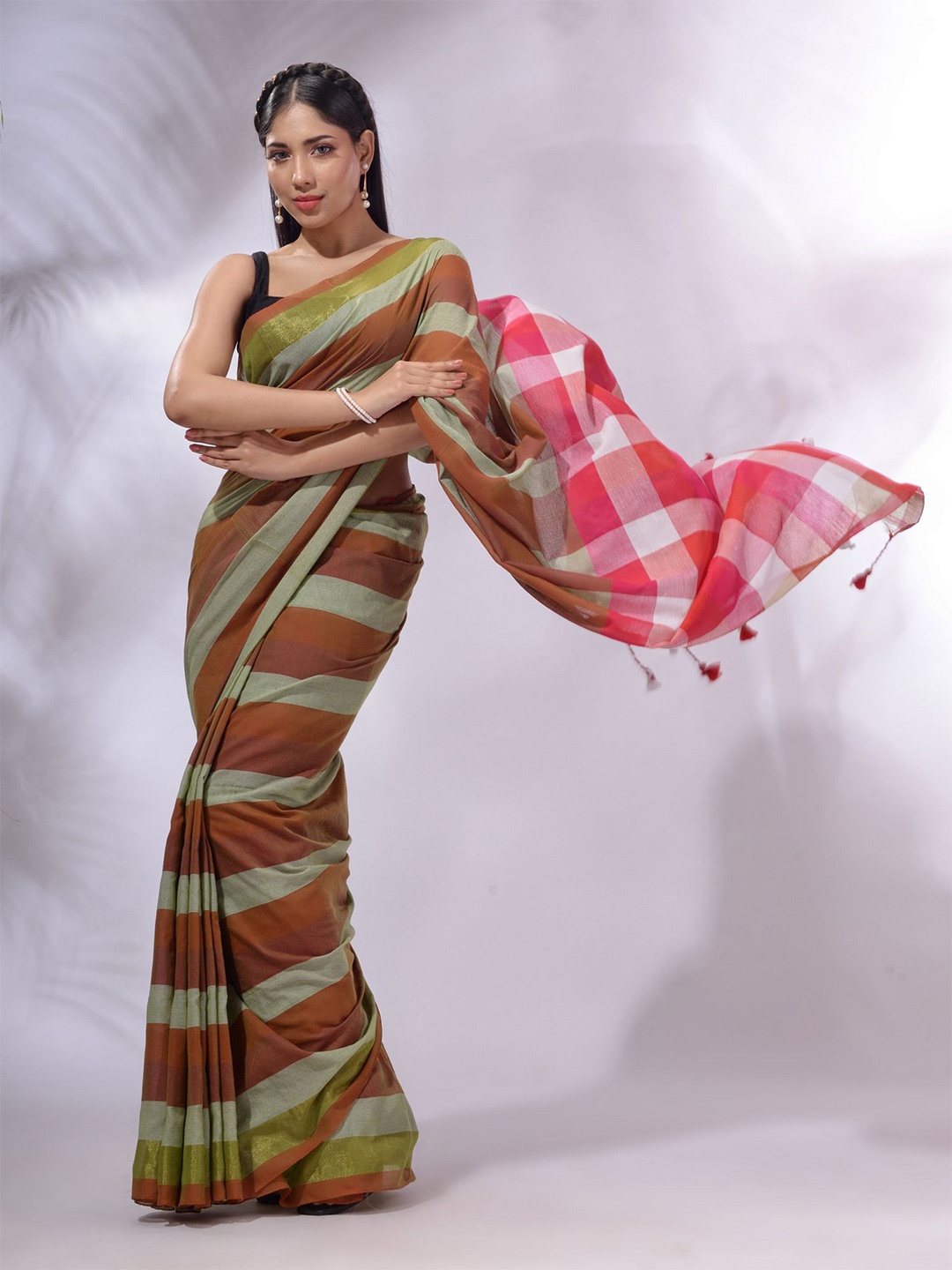 

Charukriti Striped Pure Cotton Saree, Red