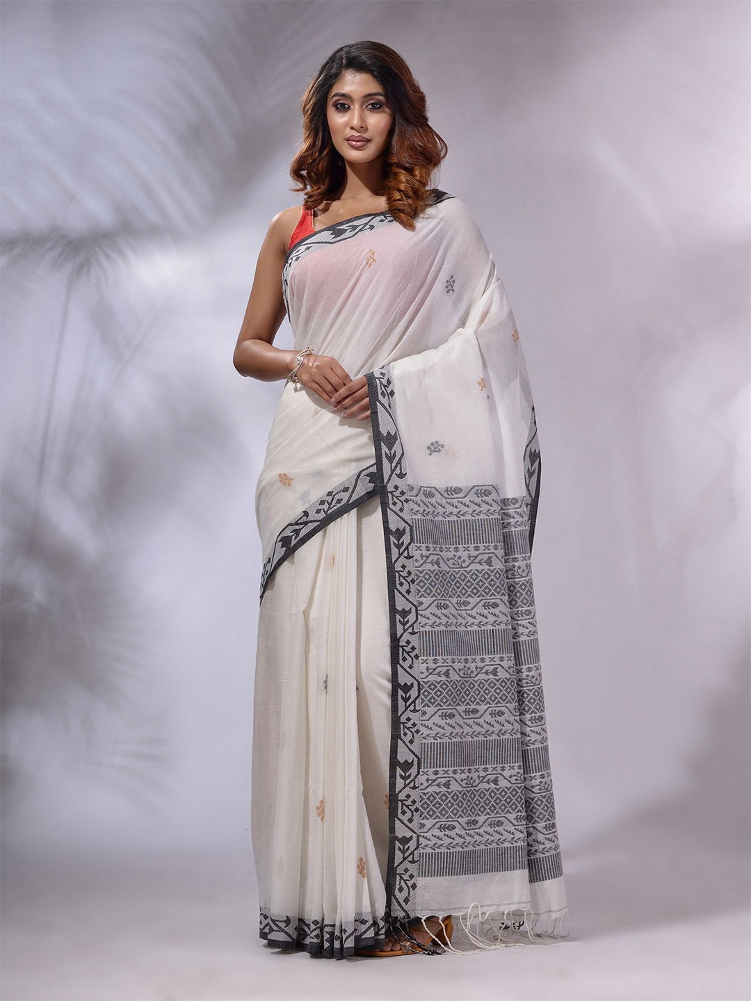 

Charukriti Floral Woven Design Pure Cotton Saree, White