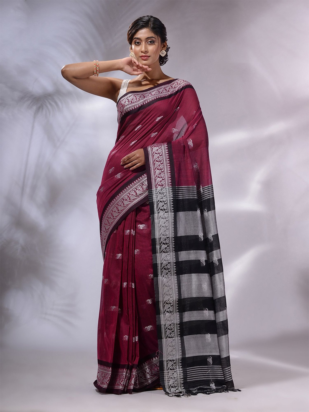 

Charukriti Ethnic Motif Design Pure Cotton Saree, Magenta