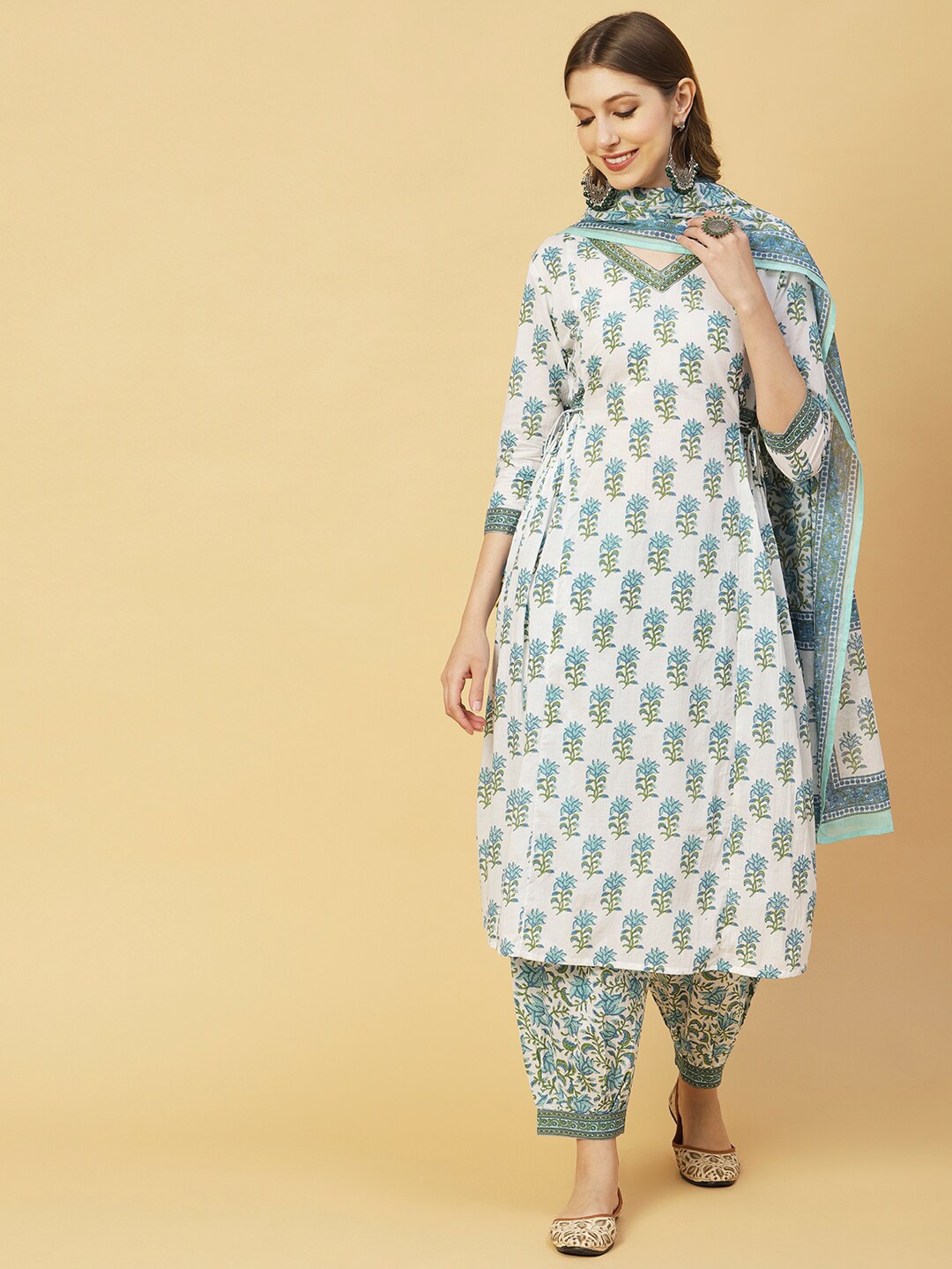 

FASHOR White Floral Printed Pure Cotton Kurta with Trousers & With Dupatta
