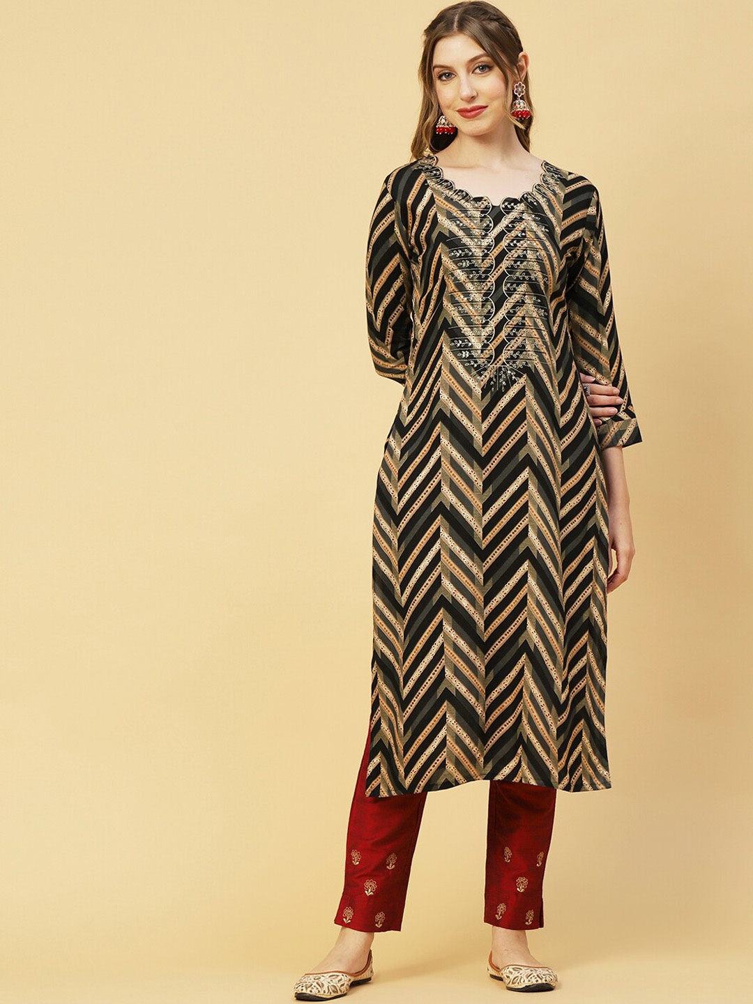 

FASHOR Black & Cream Coloured Chevron Printed Thread Work Kurta