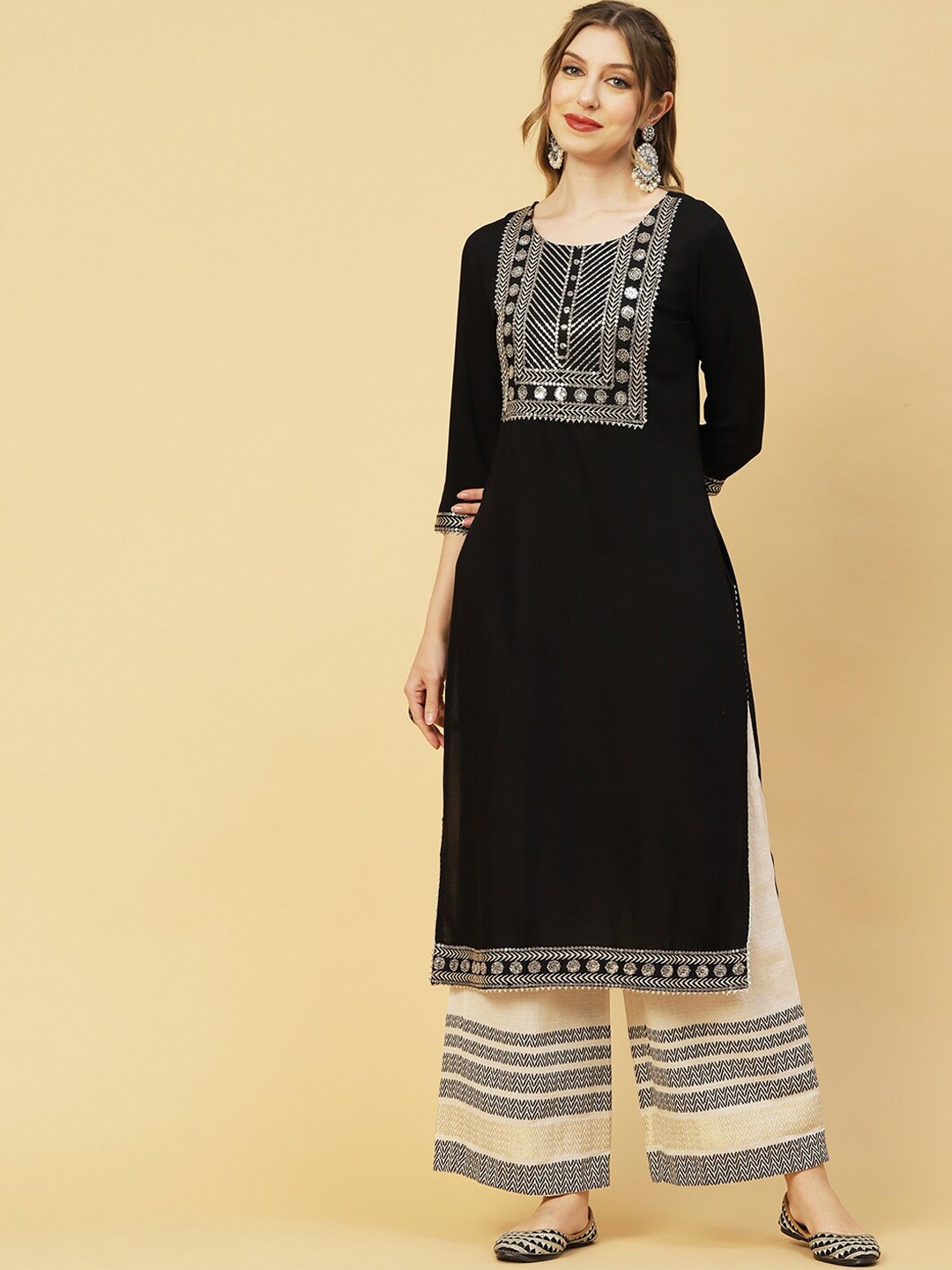 

FASHOR Black Ethnic Motifs Yoke Design Sequinned Kurta