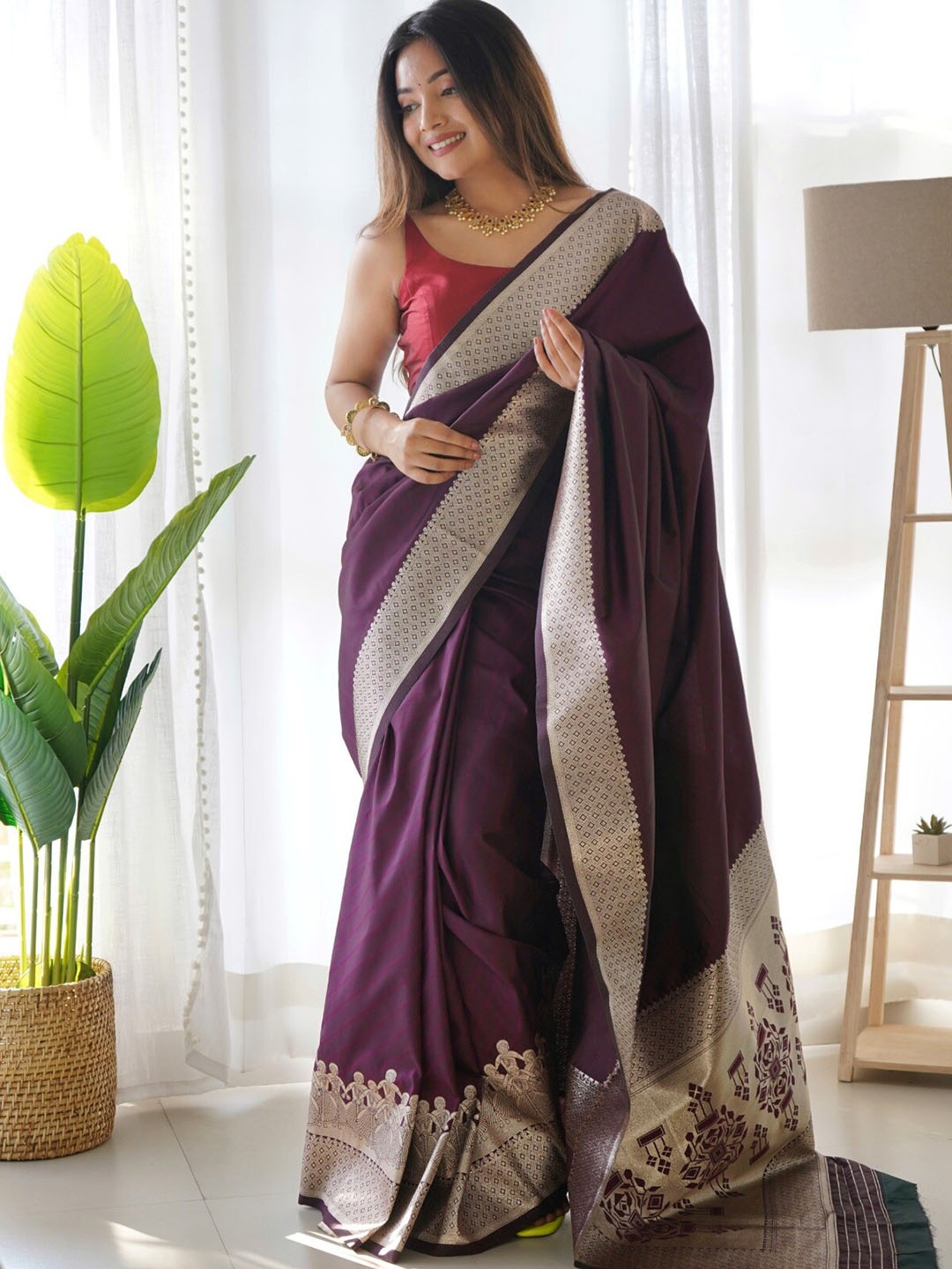 

VEERAX Zari Banarasi Saree, Magenta