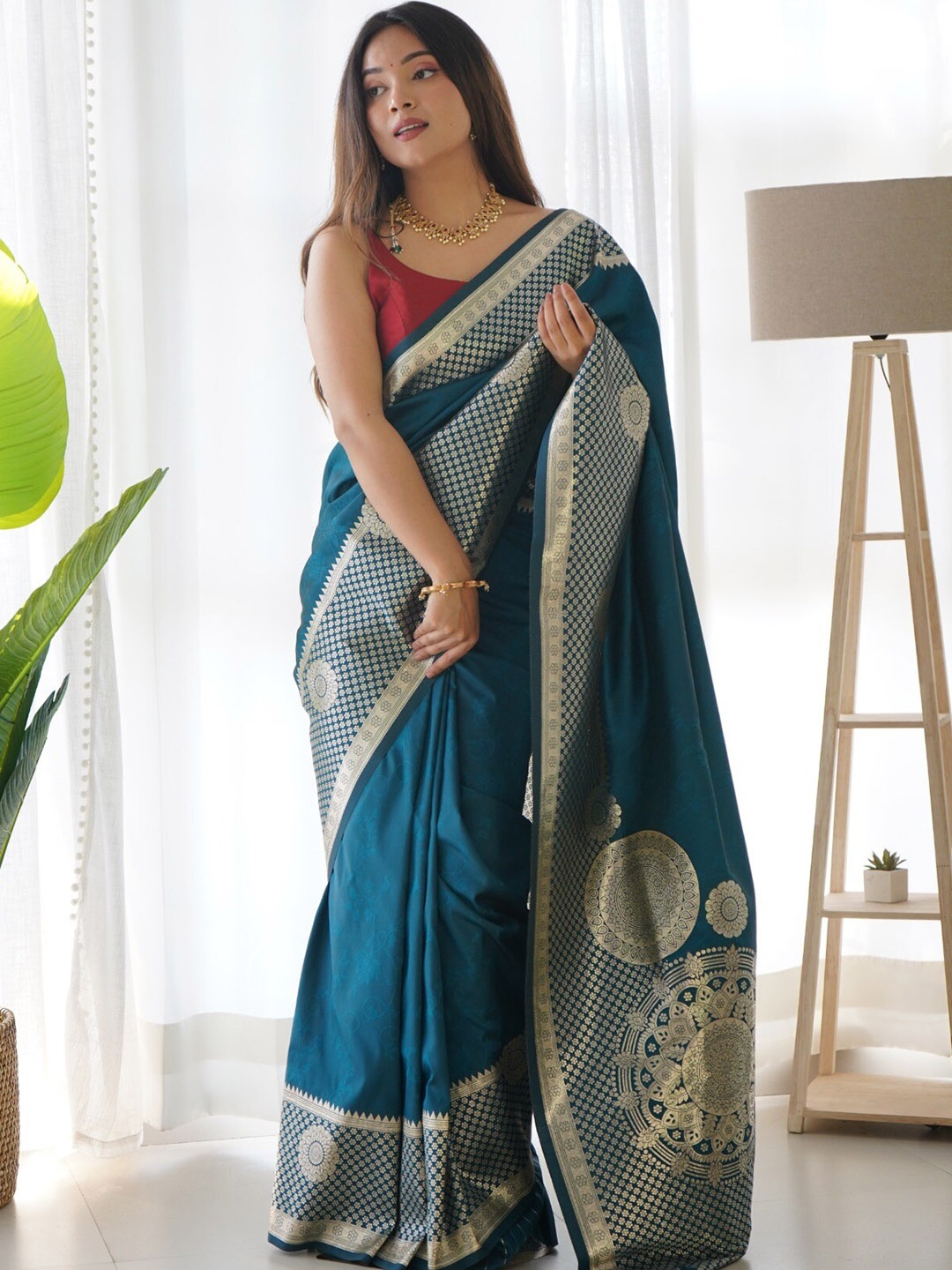 

VEERAX Woven Design Zari Banarasi Saree, Turquoise blue