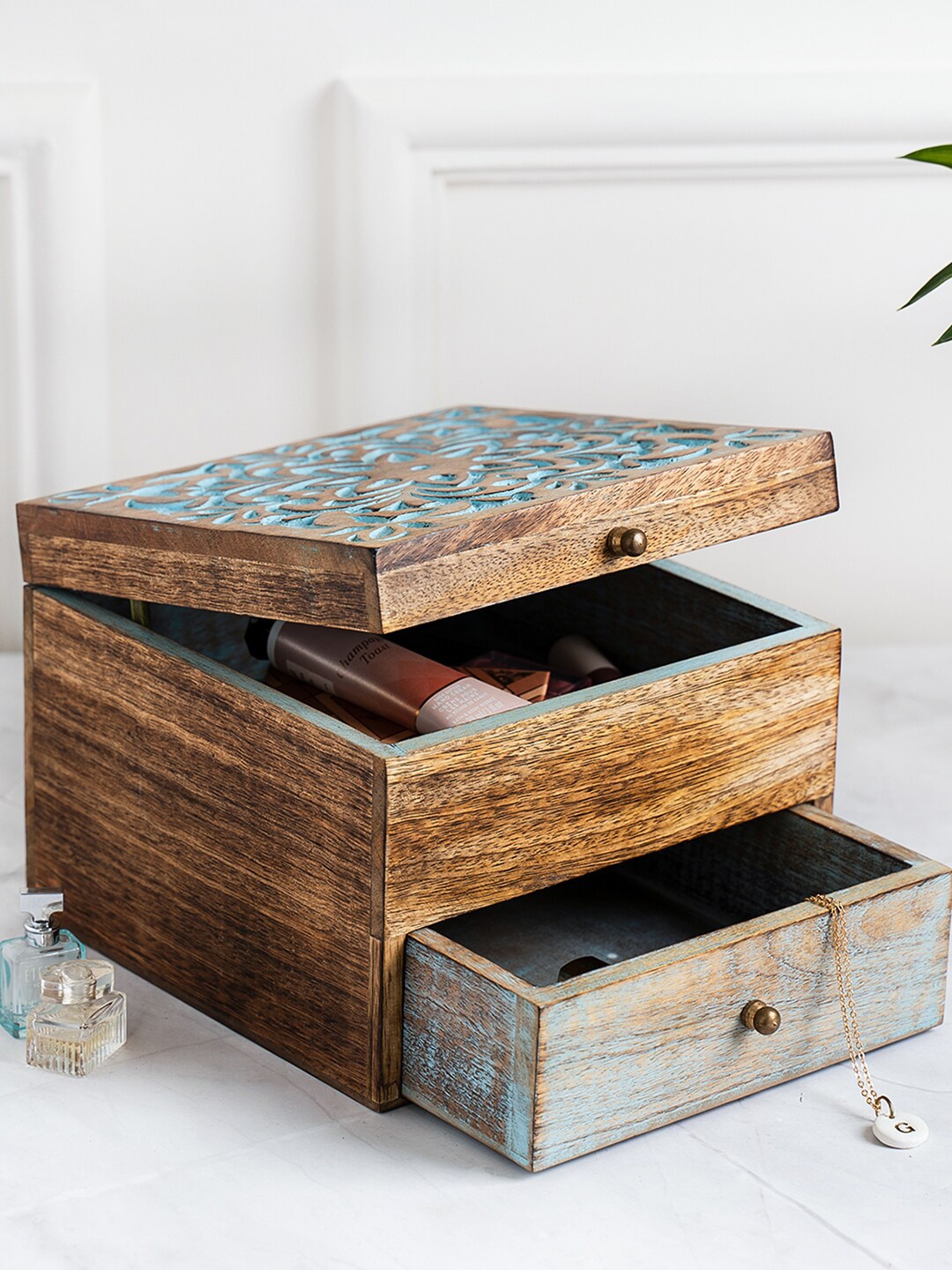 

DecorTwist Brown Wooden Makeup Organizer, Blue