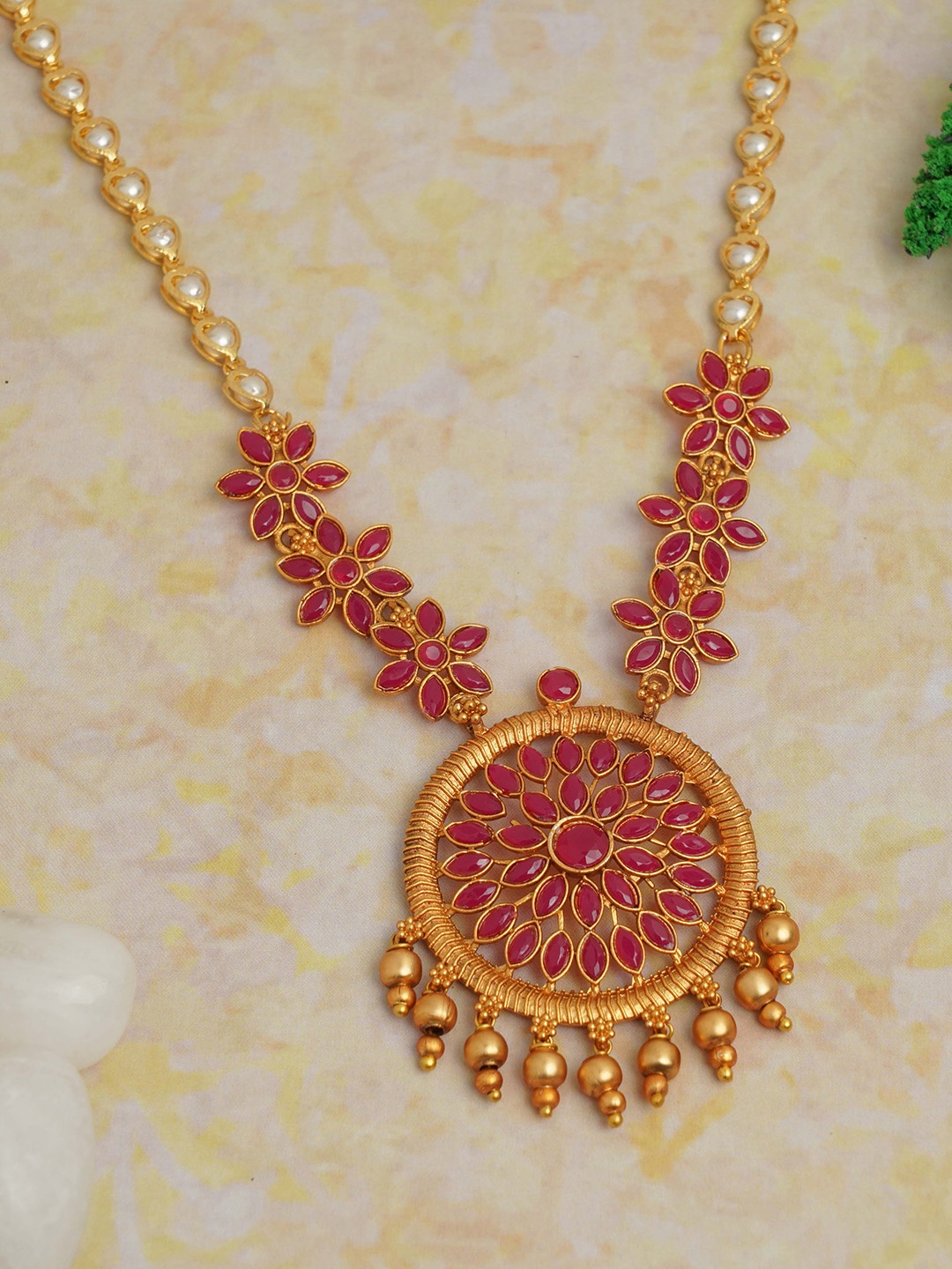 

LAFORWORD Gold-Plated Brass AD Studded Necklace