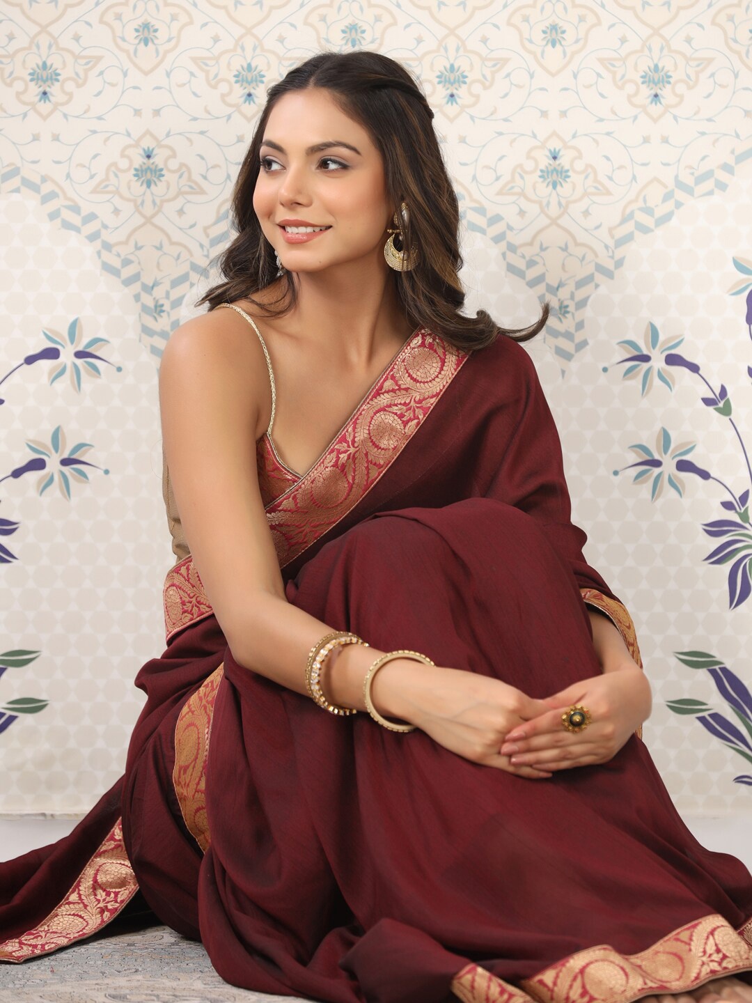 

Ode by House of Pataudi Maroon & Peach-Coloured Saree