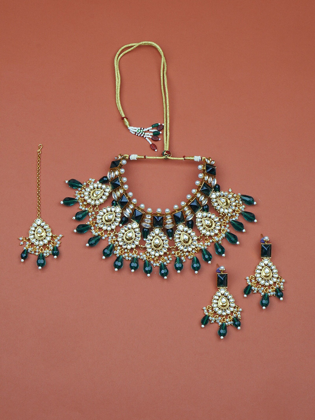 

Matushri Art Kundan Choker Necklace & Earring Set & Maang Tika, Gold
