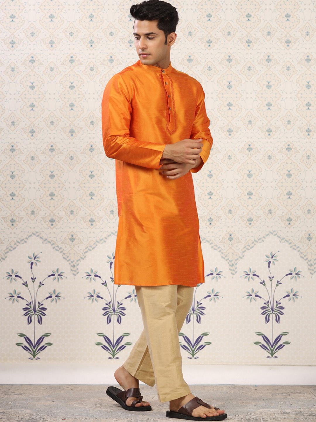 

Ode by House of Pataudi Mandarin Collar Thread Work Kurta, Orange