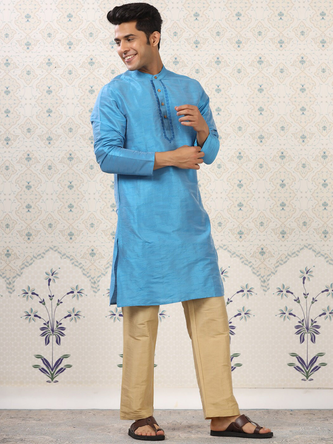 

Ode by House of Pataudi Mandarin Collar Thread Work Kurta, Blue