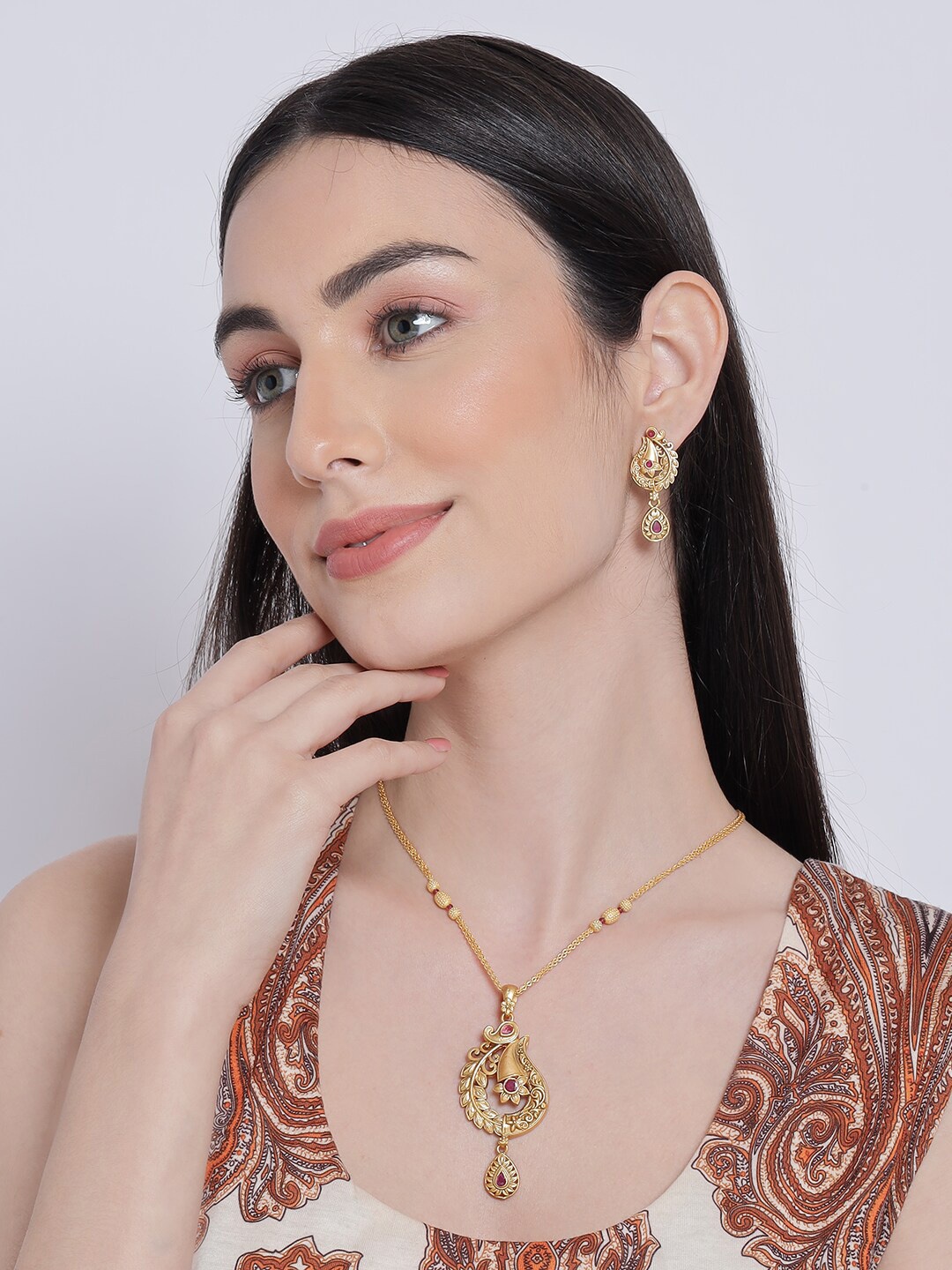 

Anouk Gold-Plated Stone Studded Paisley Shaped Pendant Necklace with Earrings