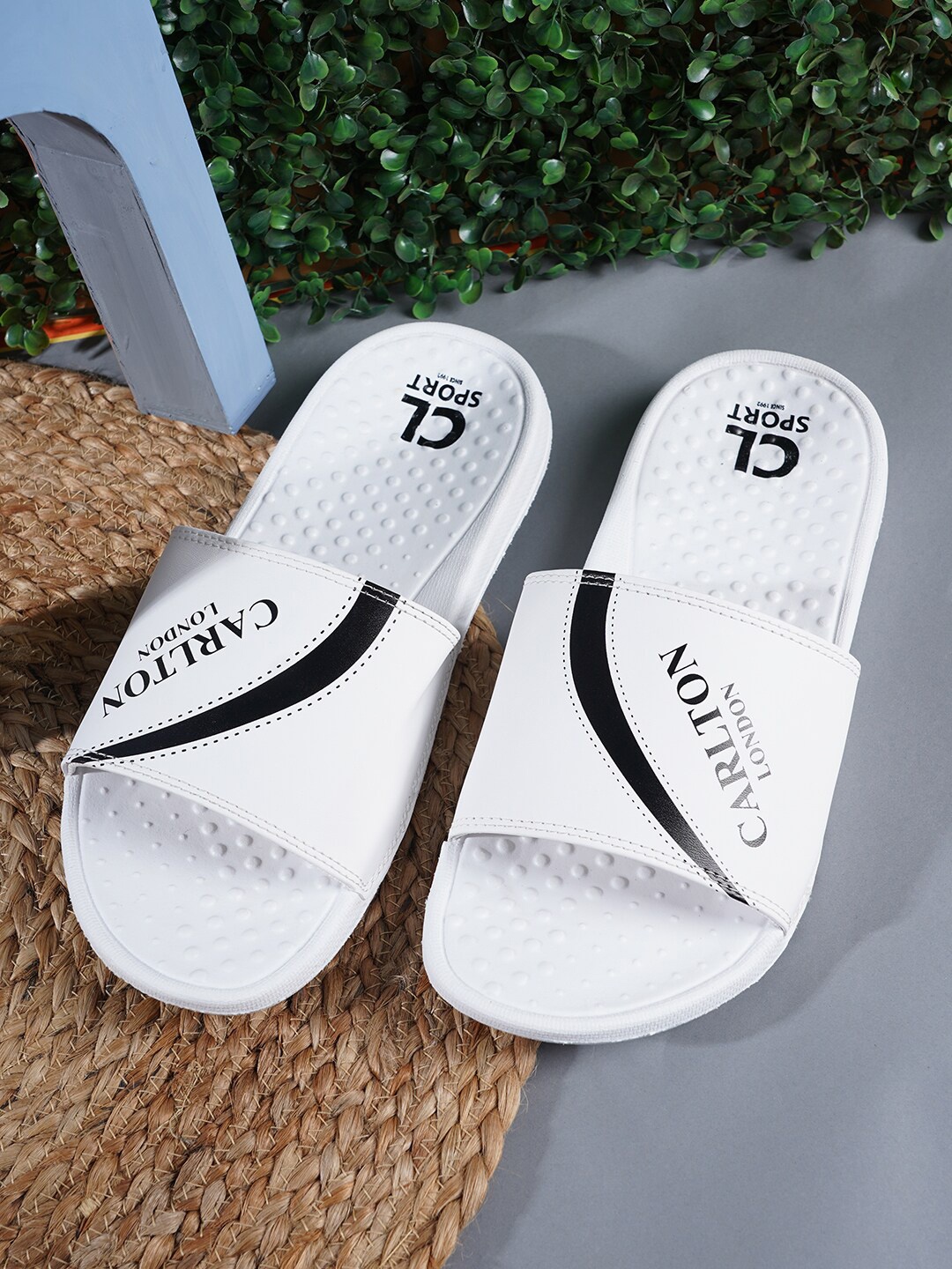 

Carlton London sports Men Brand Logo Printed Sliders, White