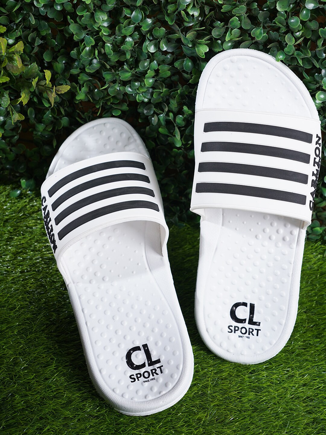 

Carlton London sports Men Striped Sliders, White