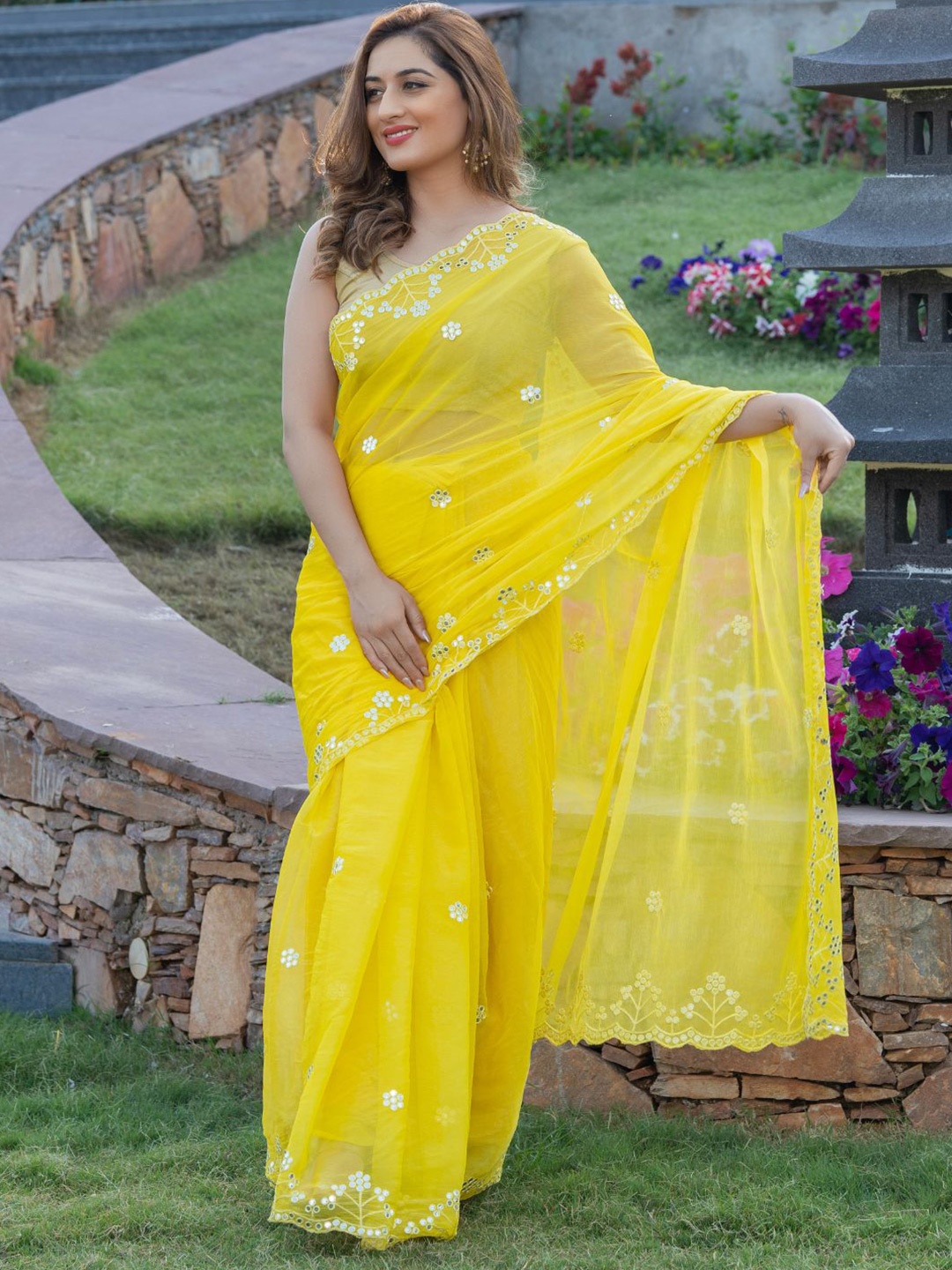 

HOUSE OF JAMOTI Mirror Embellished Saree, Yellow