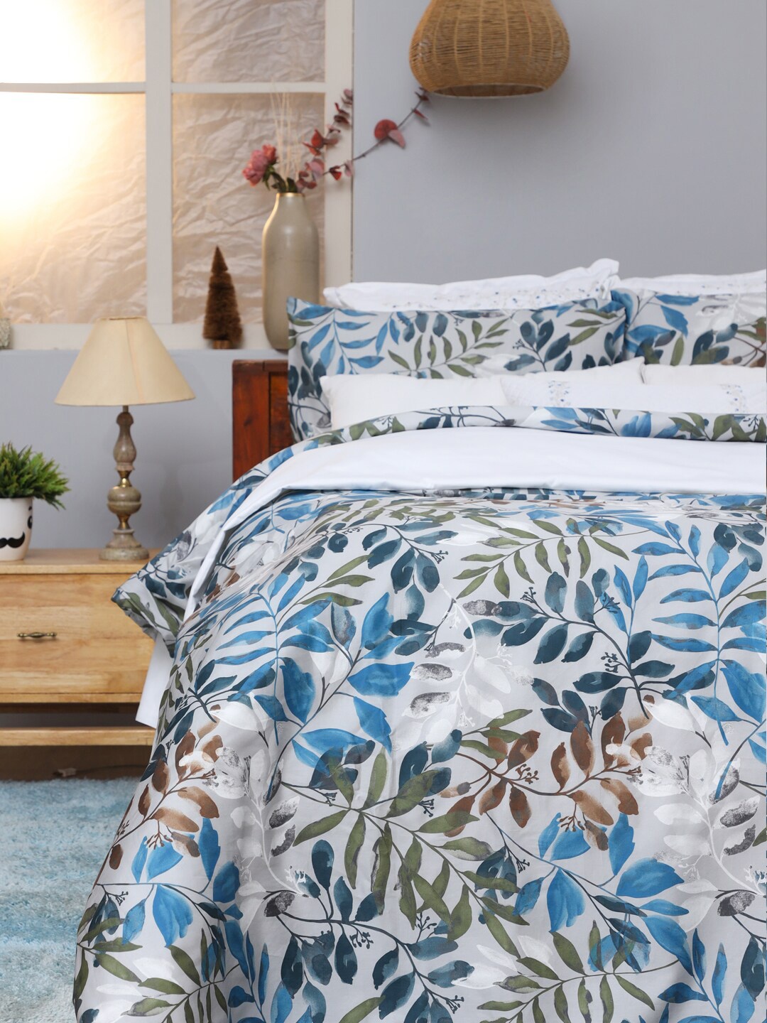 

BLUE DAHLIA Blooming Blue Floral 250 TC Cotton Fitted King Bedsheet With 2 Pillow Covers