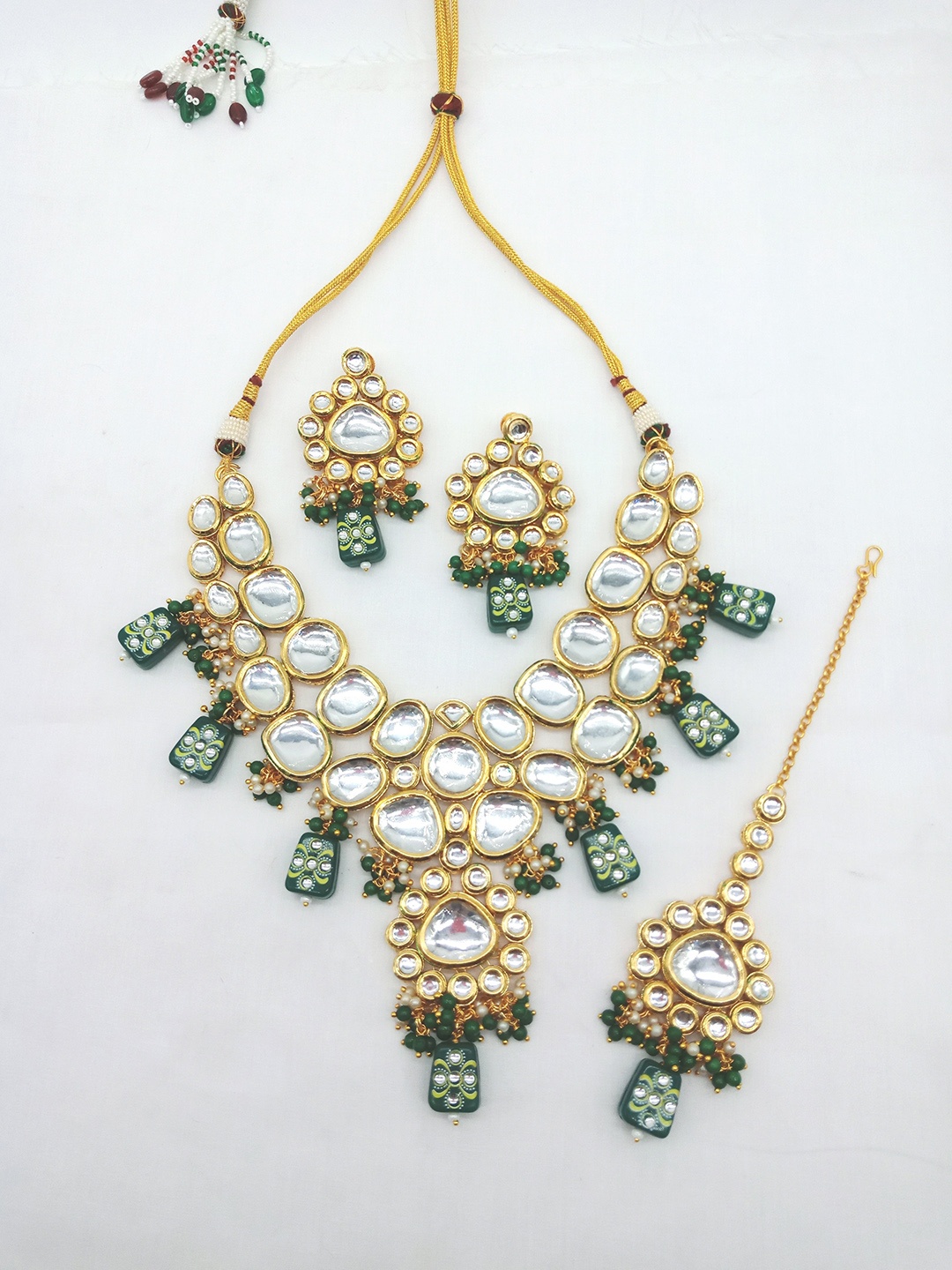 

AASHISH IMITATION Gold-Plated Kundan-Studded & Beaded Jewellery Set