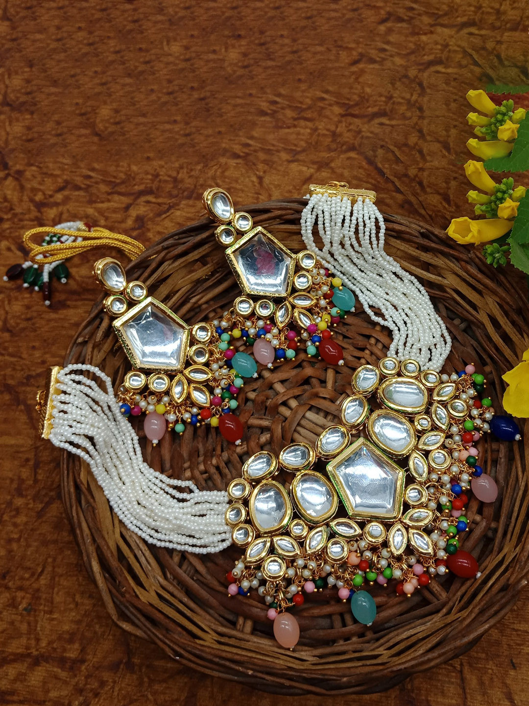 

AASHISH IMITATION Gold-Plated Kundan-Studded and Beaded Jewellery Set