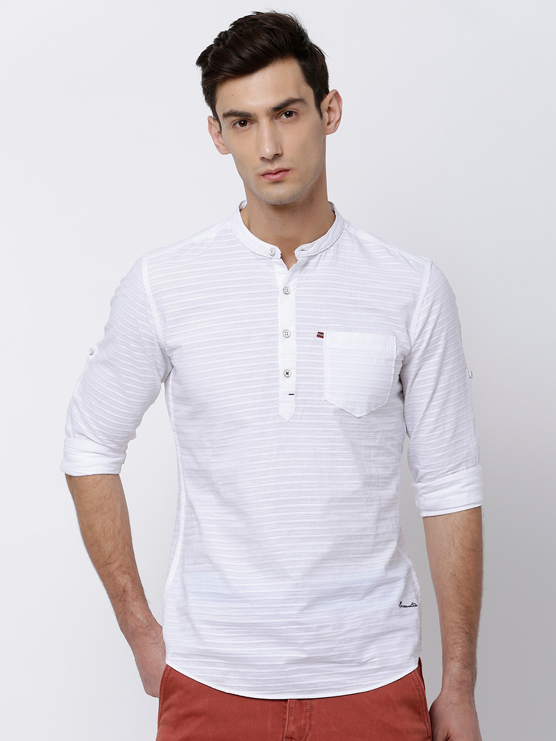 

LOCOMOTIVE Men White Slim Fit Solid Casual Shirt