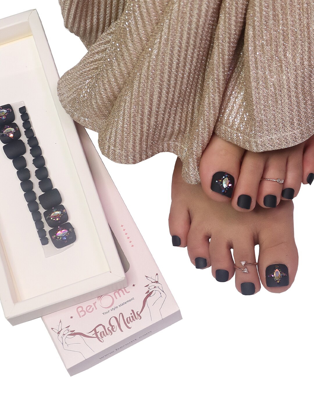 

BEROMT 24 Pcs Long-Lasting Reusable Salon Finish Press On Toe Nails - Shade 256, Grey