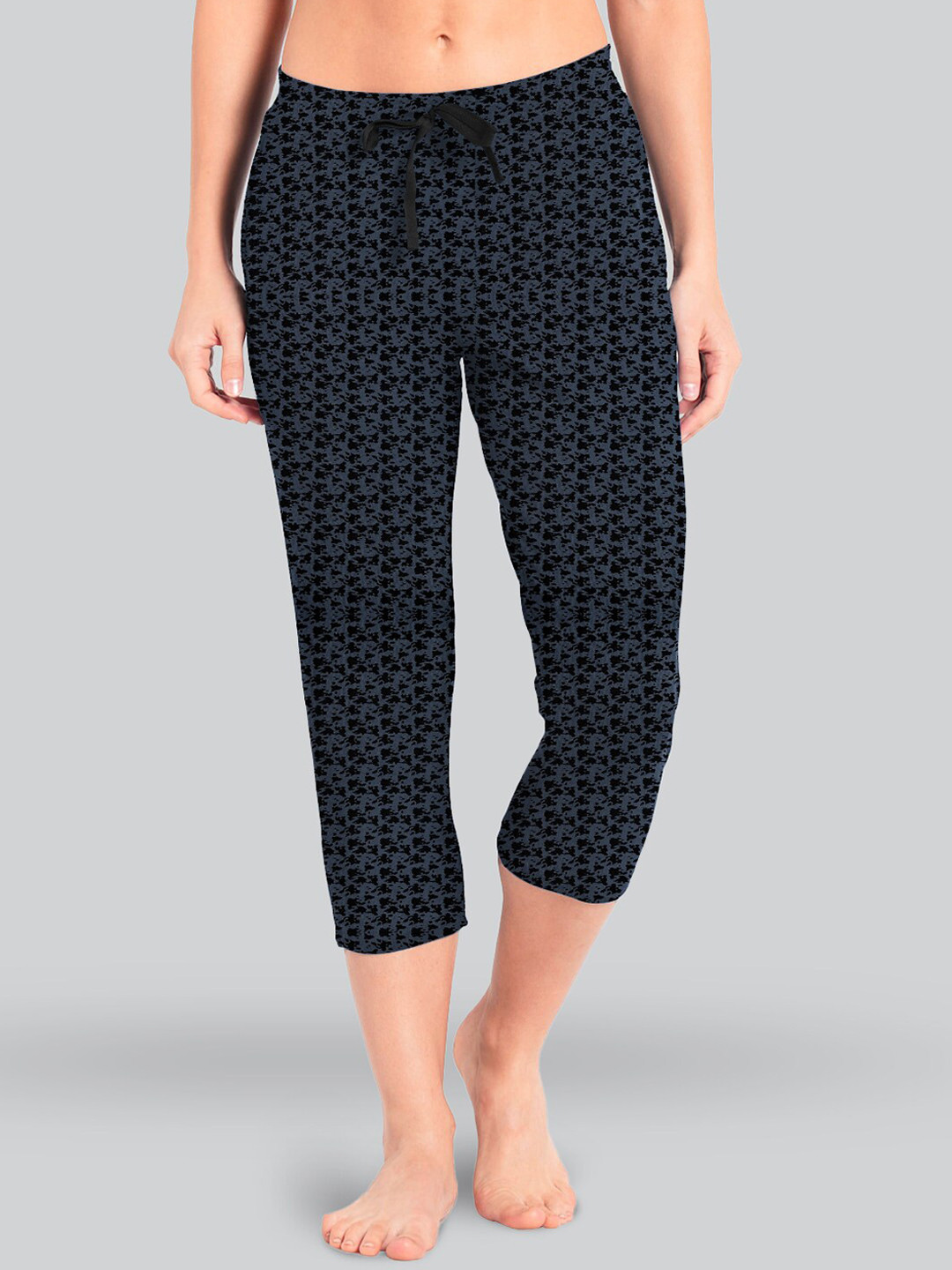 

LYRA Women Printed Pure Cotton Mid-Rise Capris, Black