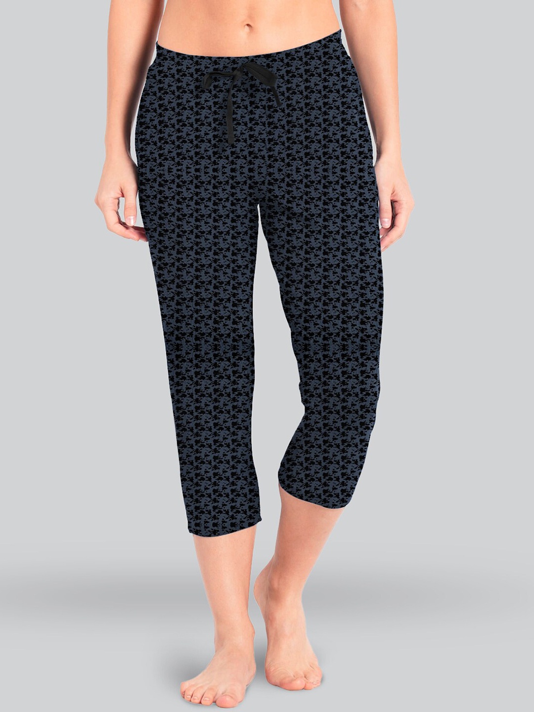 

LYRA Women Printed Pure Cotton Mid-Rise Capris, Black