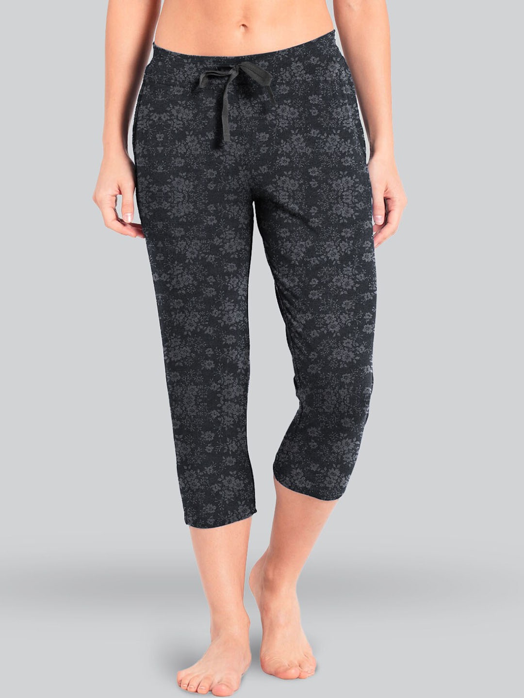 

LYRA Women Floral Printed Pure Cotton Capris, Charcoal
