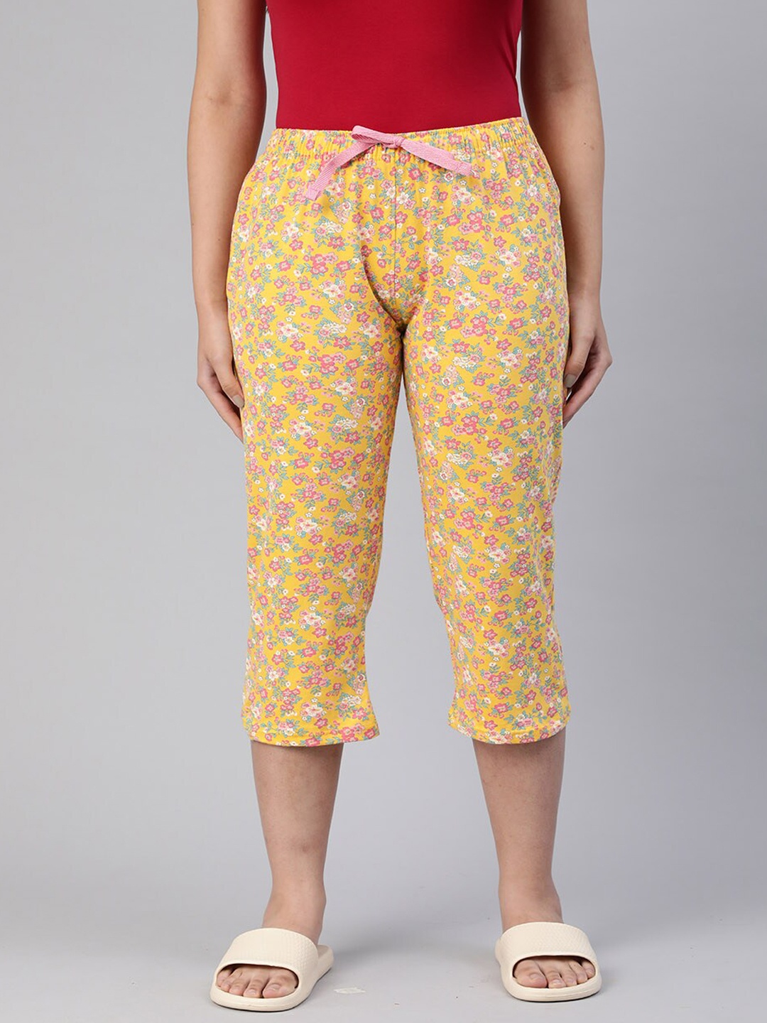 

LYRA Women Floral Printed Pure Cotton Capris, Yellow