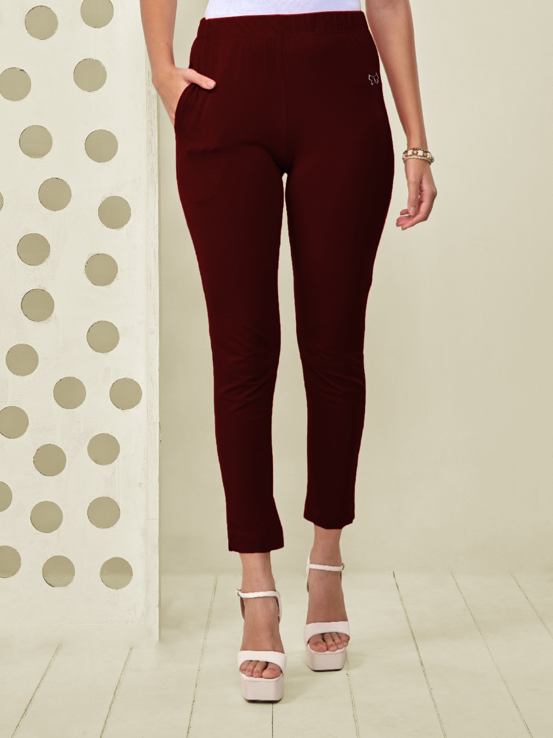 

LYRA Original Women Mid Rise Plain Knitted Cotton Cropped Trousers, Maroon