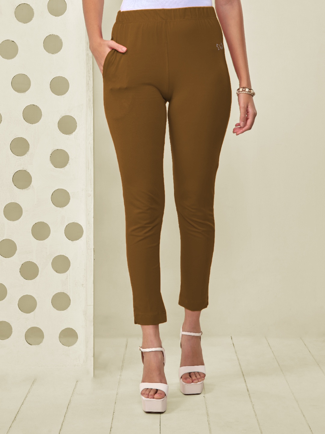 

LYRA Original Women Mid Rise Plain Knitted Cotton Cropped Trousers, Brown