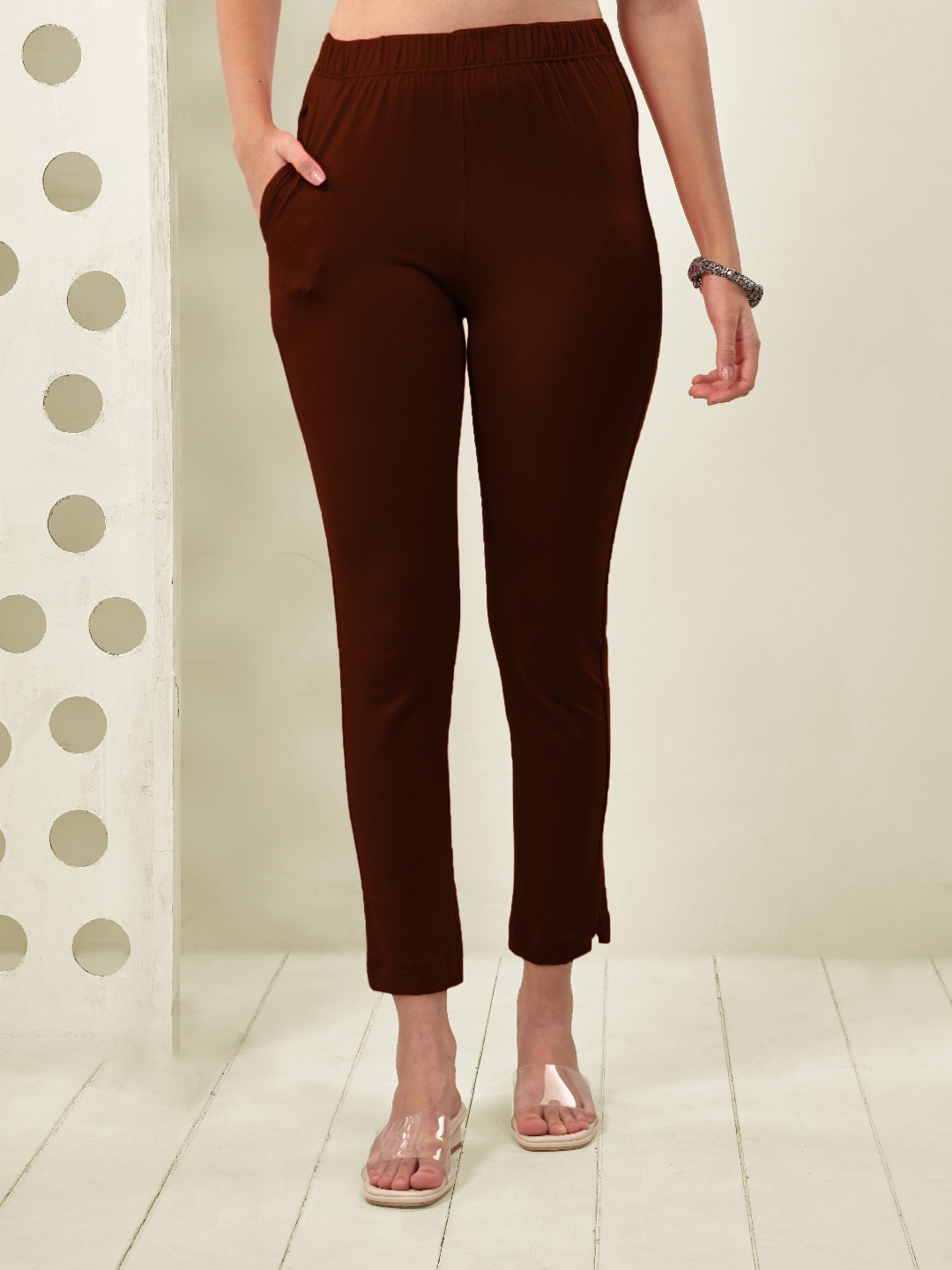 

LYRA Women Original Mid-Rise Plain Trousers, Brown