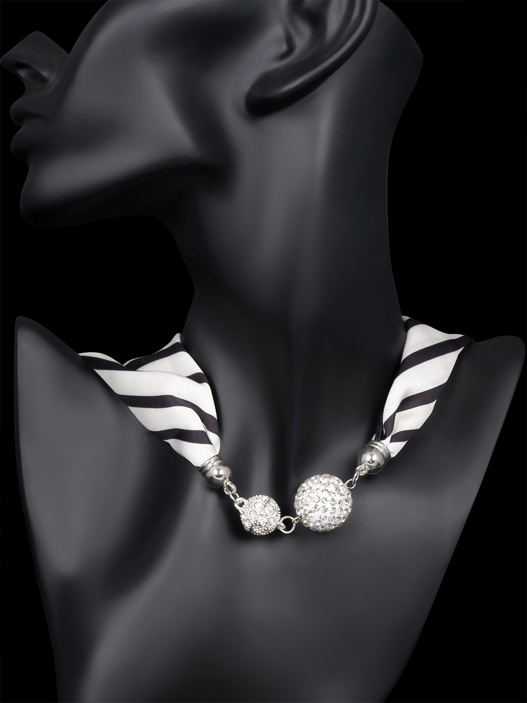 

NOTEQUAL Mulberry Silk Scarf Necklace, White