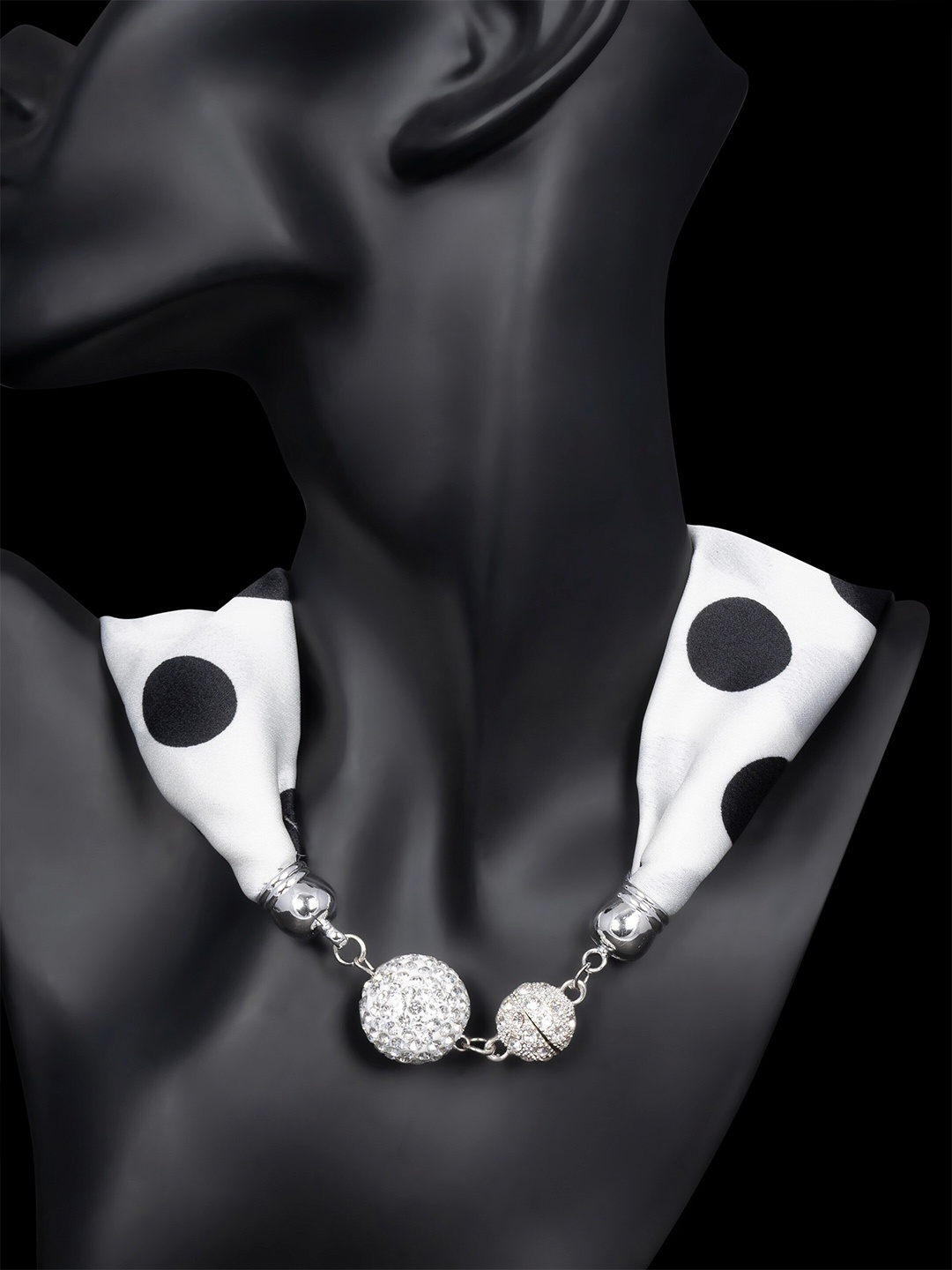 

NOTEQUAL Mulberry Silk Scarf Necklace, White