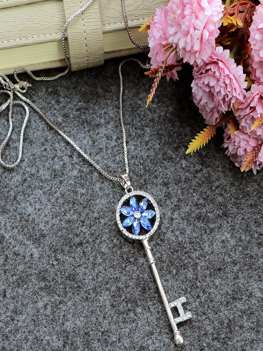 

UNIVERSITY TRENDZ Silver-Plated Stud Key Chain Pendant Necklace