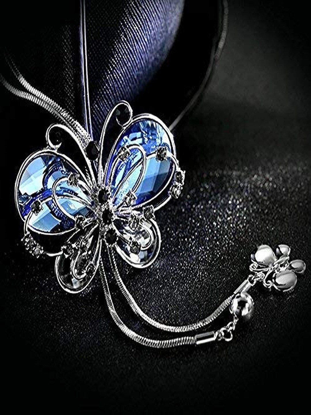 

UNIVERSITY TRENDZ Silver-Plated Antique Necklace