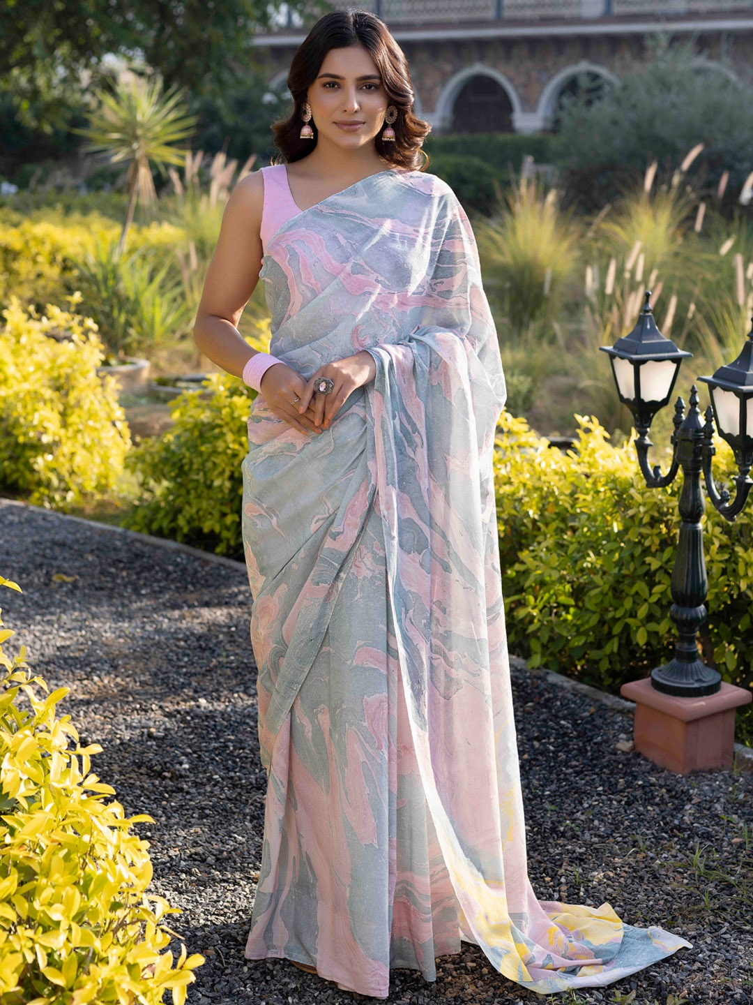 

Ragavi Abstract Printed Pure Cotton Chanderi Saree, Grey