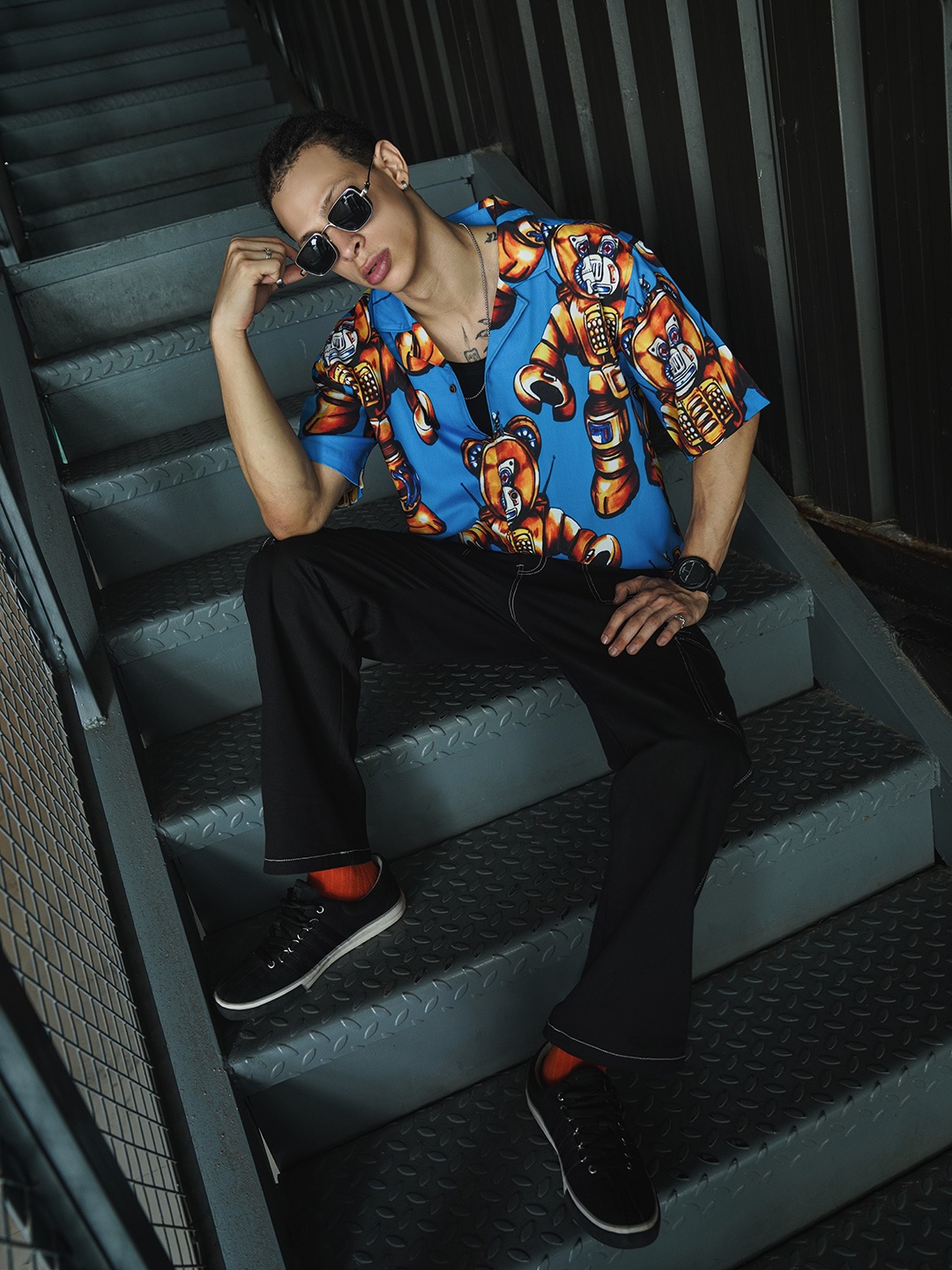 

The Indian Garage Co Men Oversized Graphic Printed Resortwear Shirt, Blue