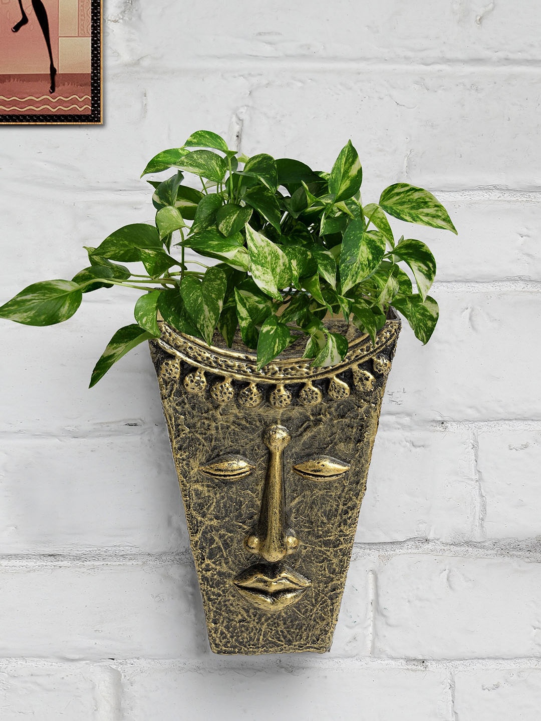

Stylespace by Isha Gold-Toned Face Shaped Fiber Wall Planter