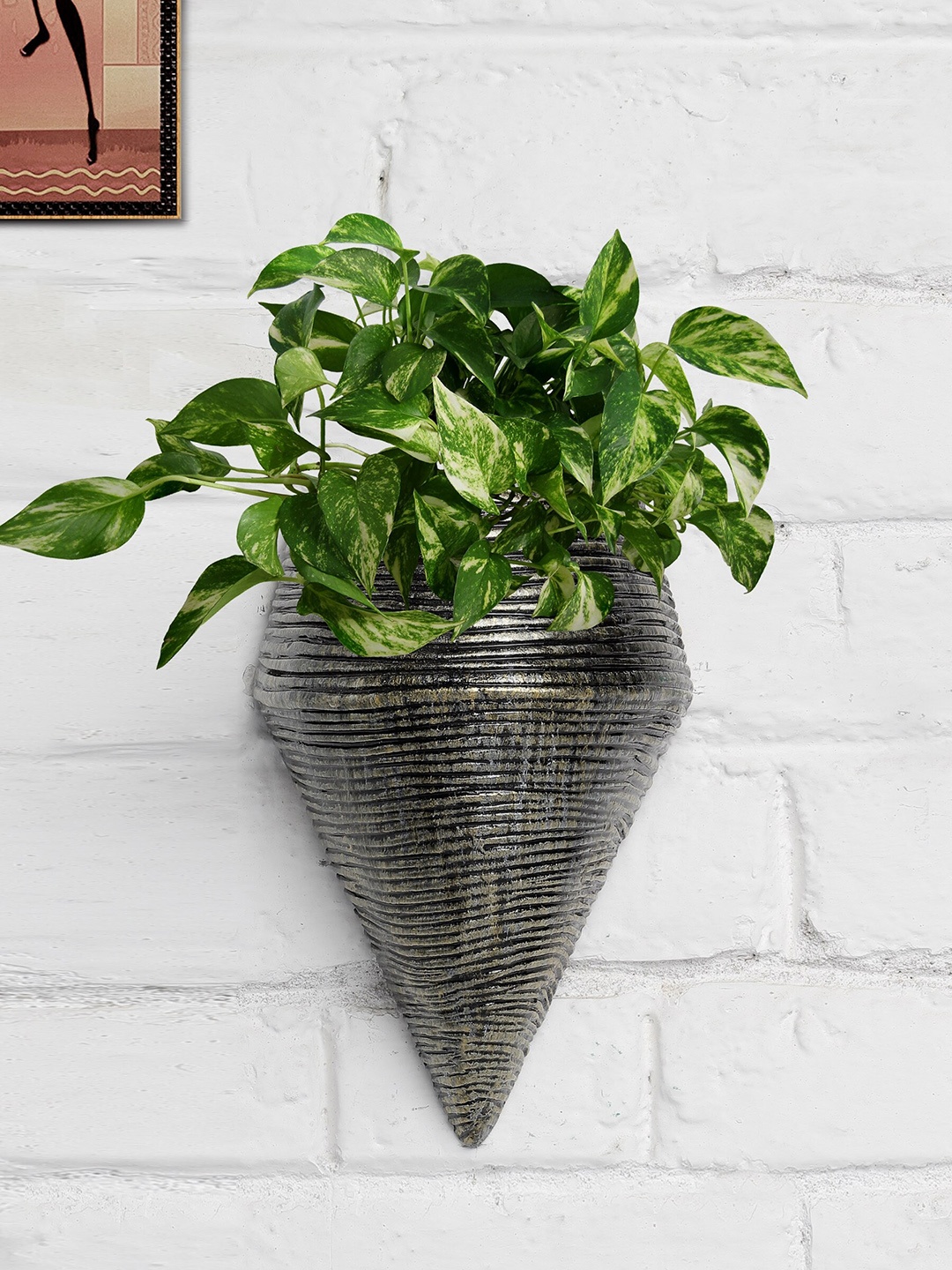 

Stylespace by Isha Black & Gold-Toned Textured Fiber Wall Planter